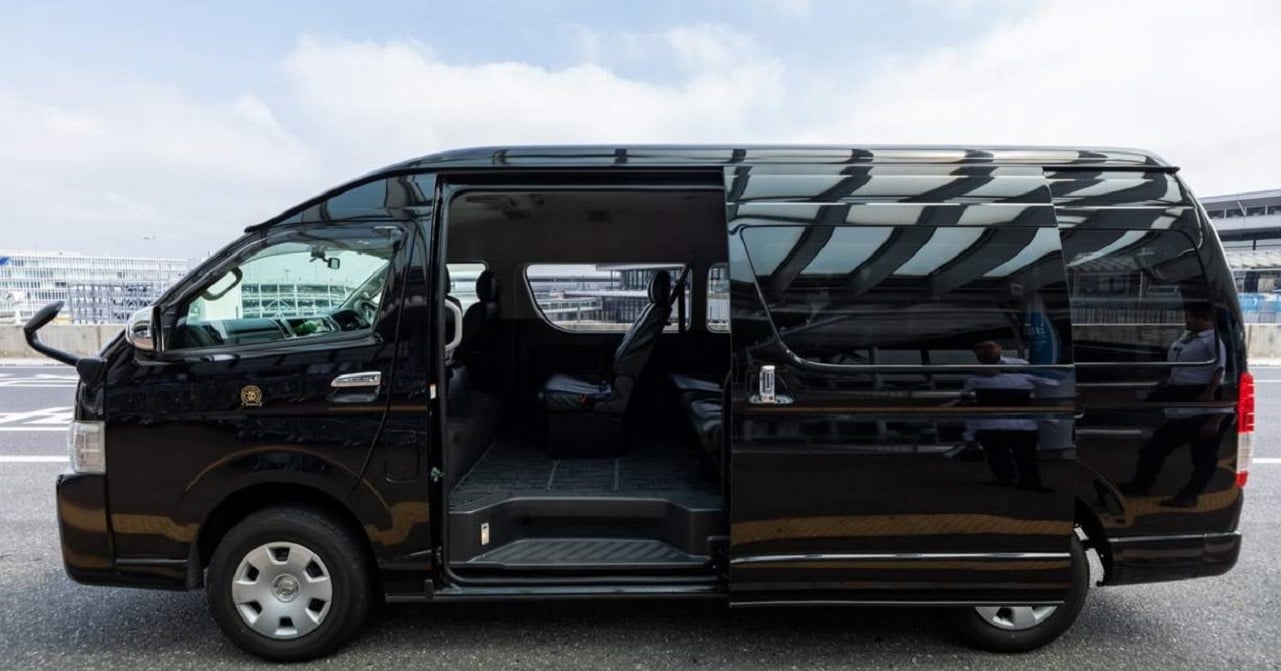 Narita Airport: Private One-Way Transfer to/from Tokyo City Center