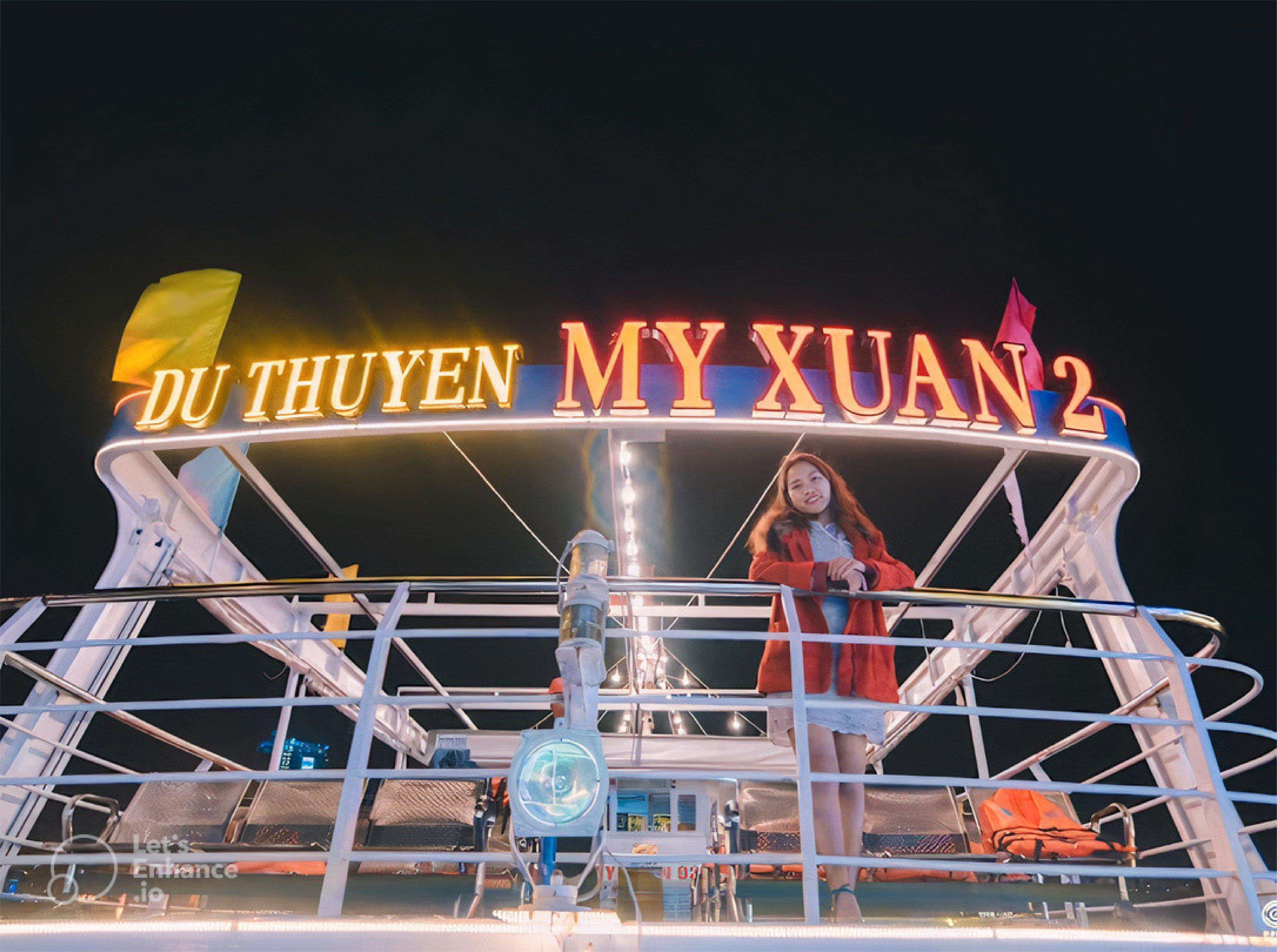 Da Nang Han River Night Cruise with Live Show