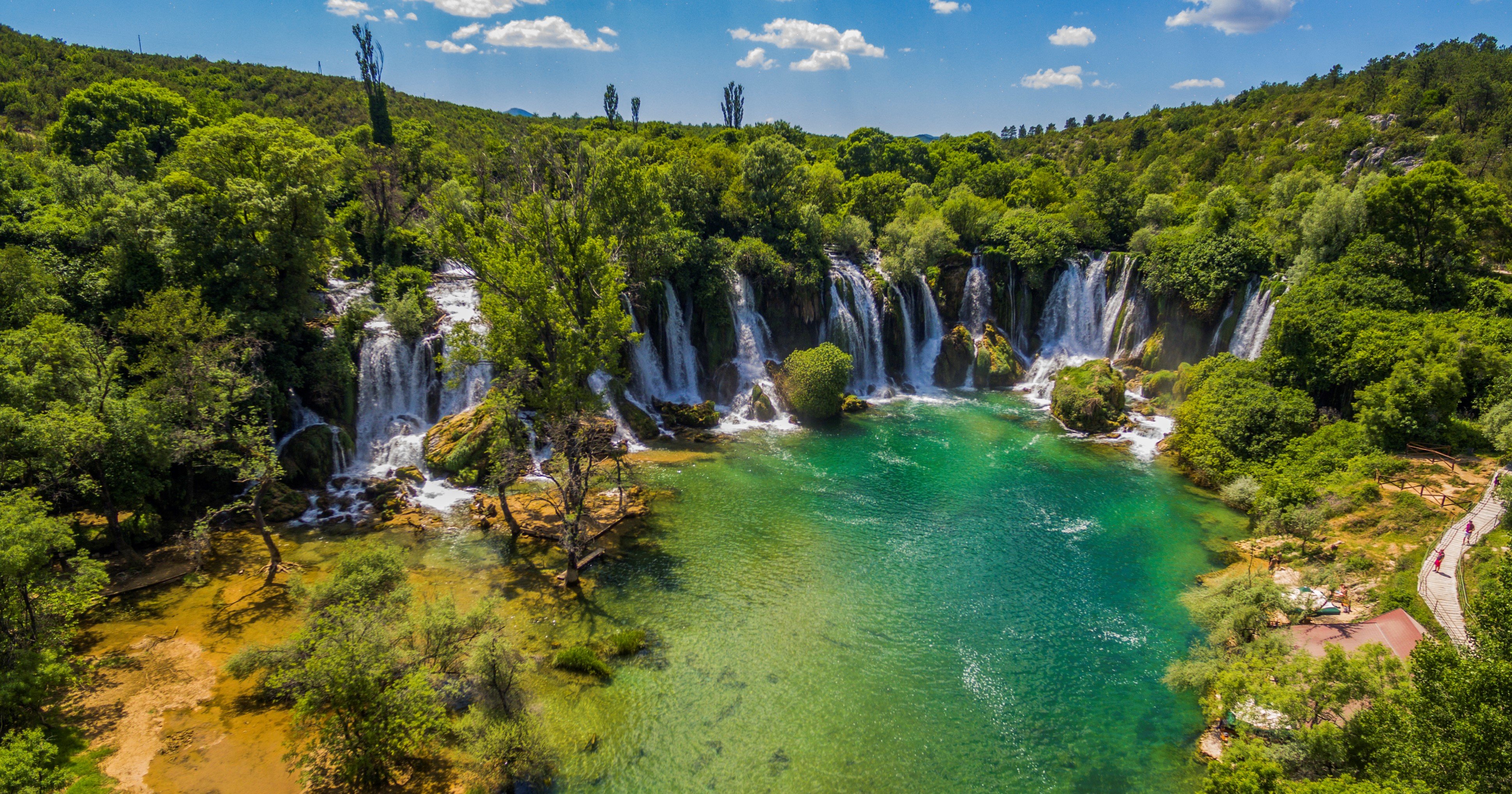 Dubrovnik to Kravica Waterfalls, Mostar & Počitelj Day Trip