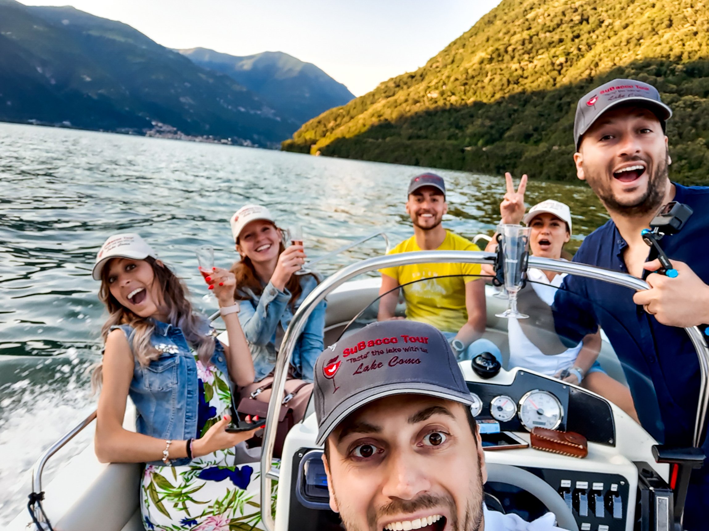 Lake Como Small-Group Boat Tour with Prosecco