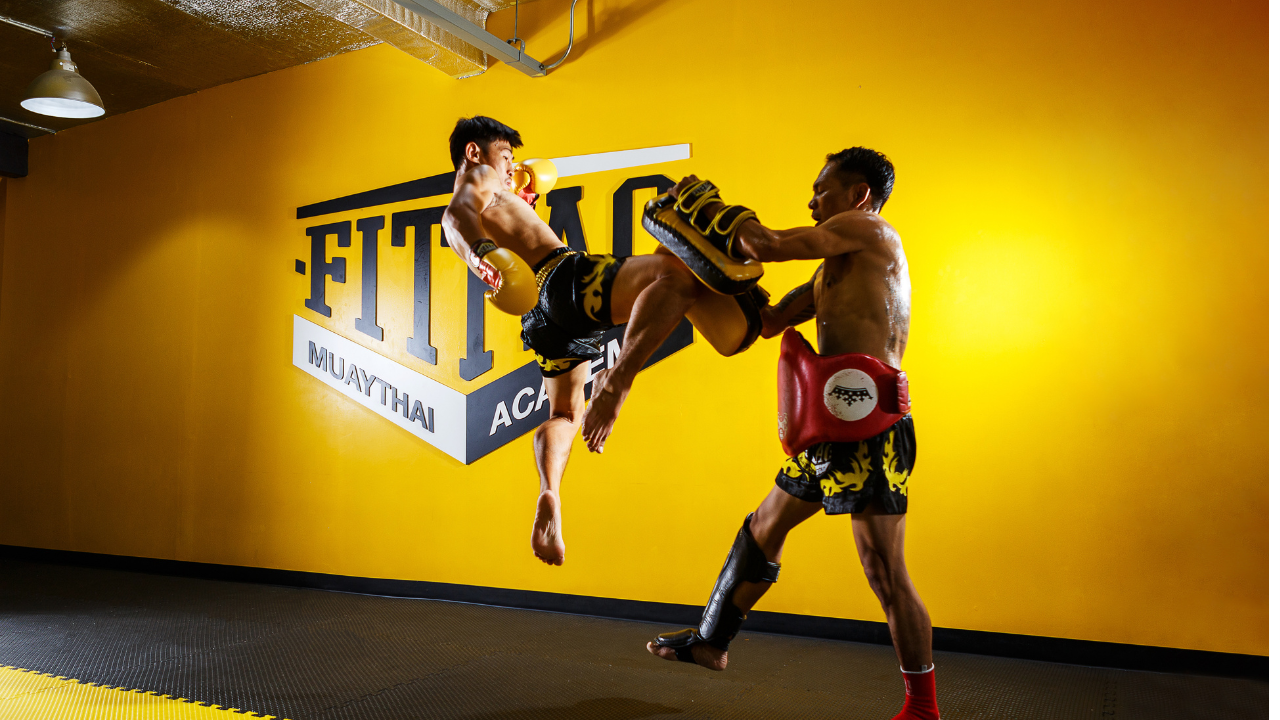 Muay Thai class in Bangkok — beginner training session with a professional trainer — image 20