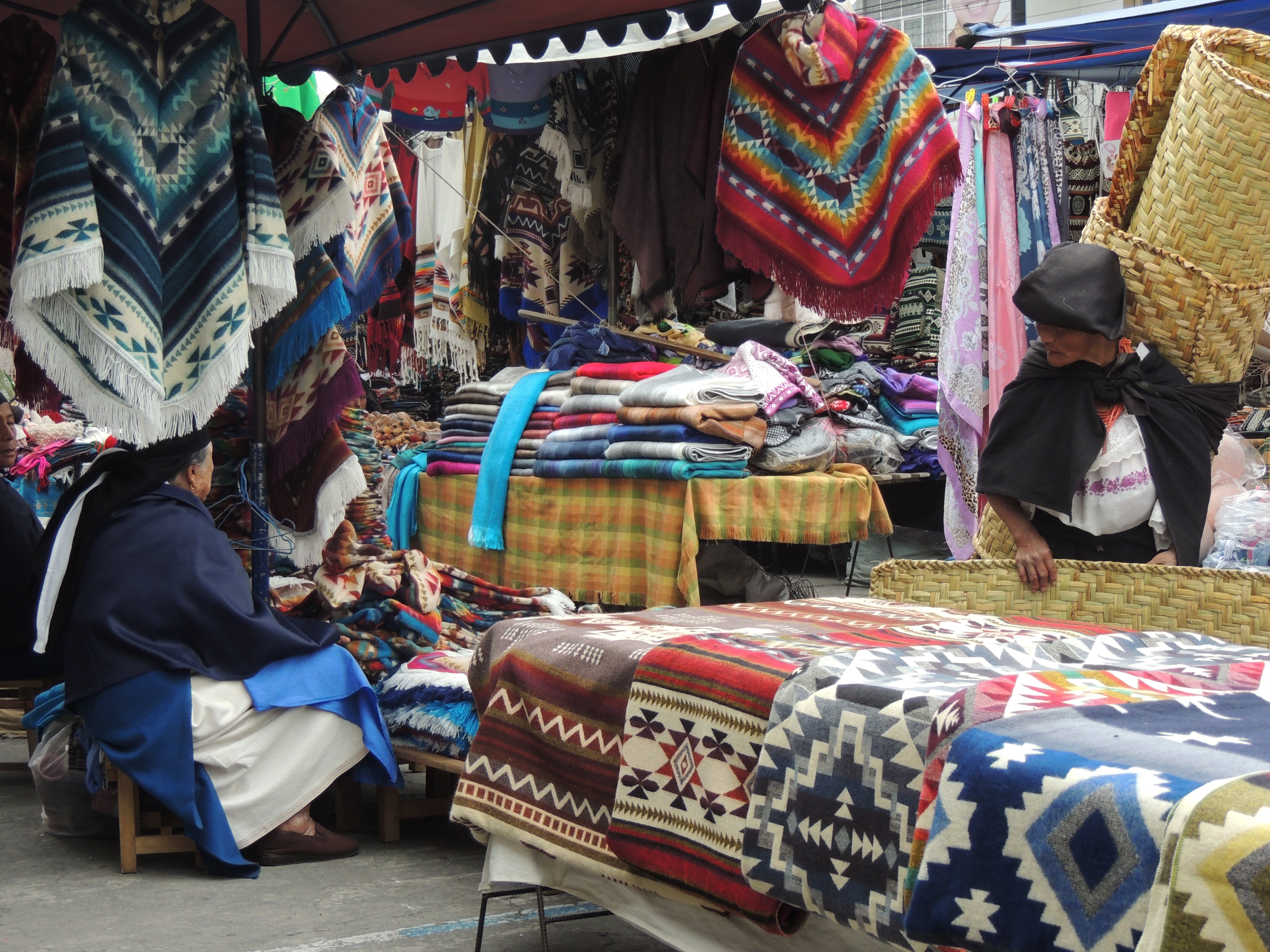Quito to Otavalo: Markets, Lakes & Andean Villages Day Tour