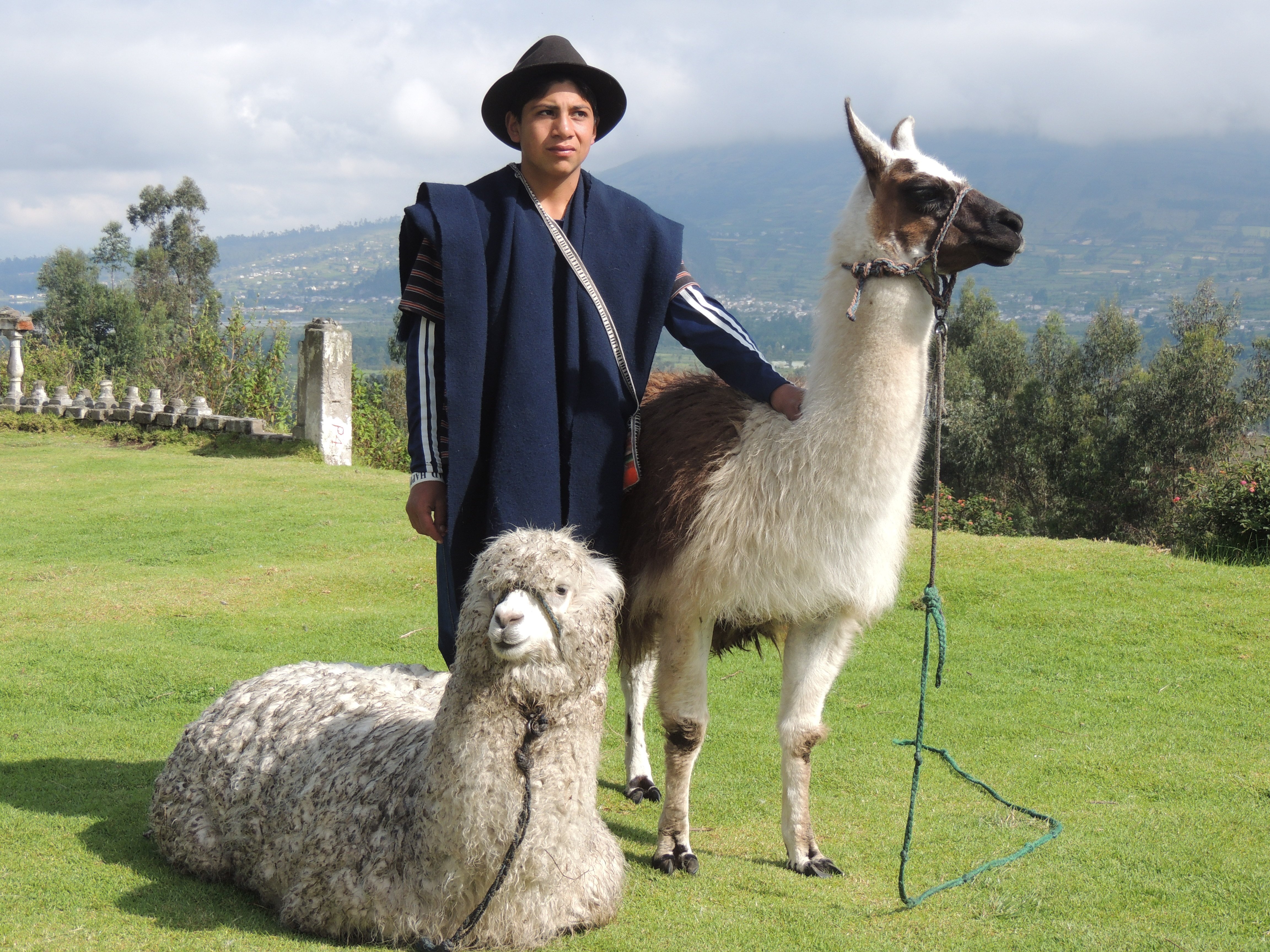 Quito to Otavalo: Markets, Lakes & Andean Villages Day Tour