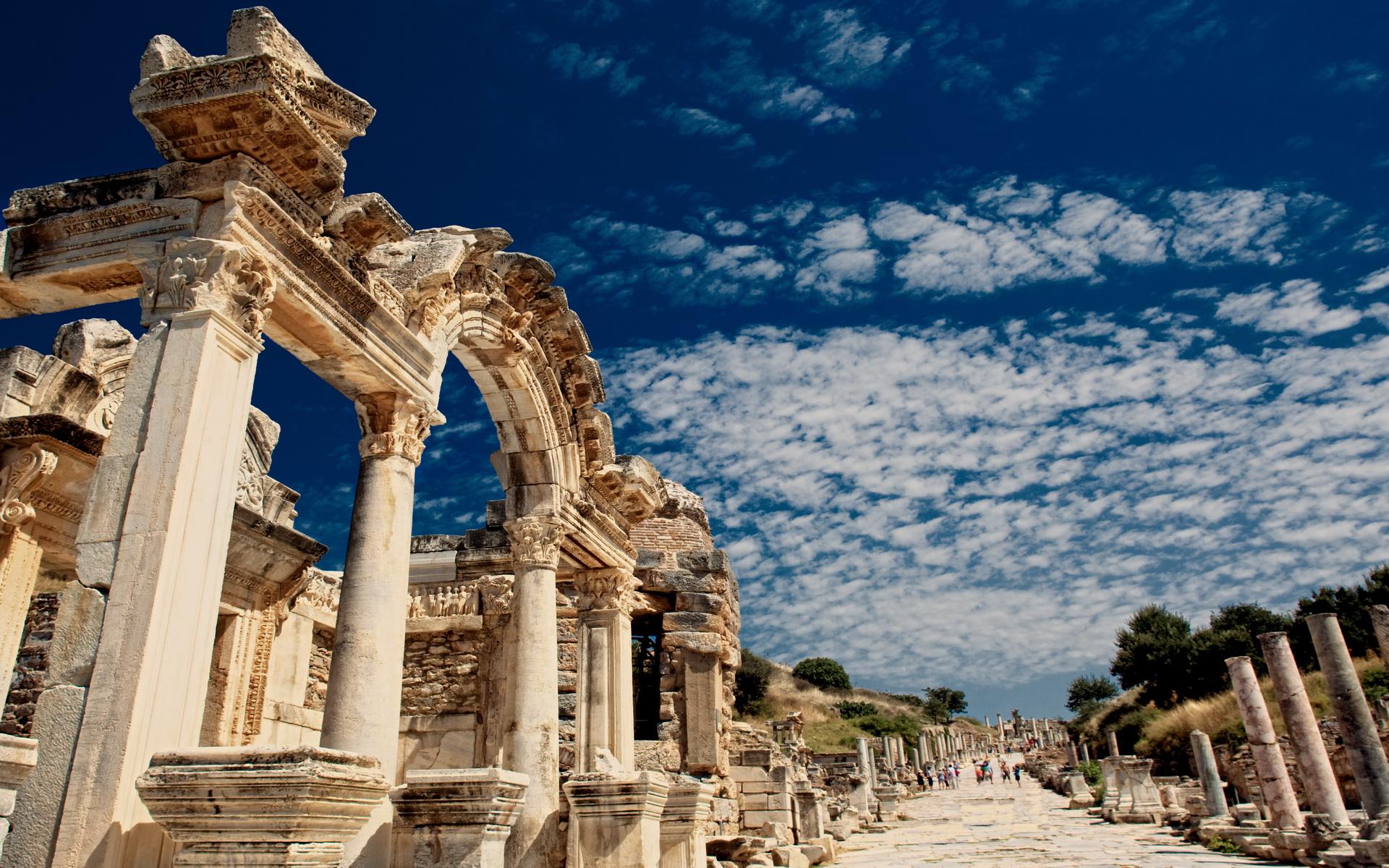 Istanbul to Ephesus & Pamukkale Full-Day Expedition