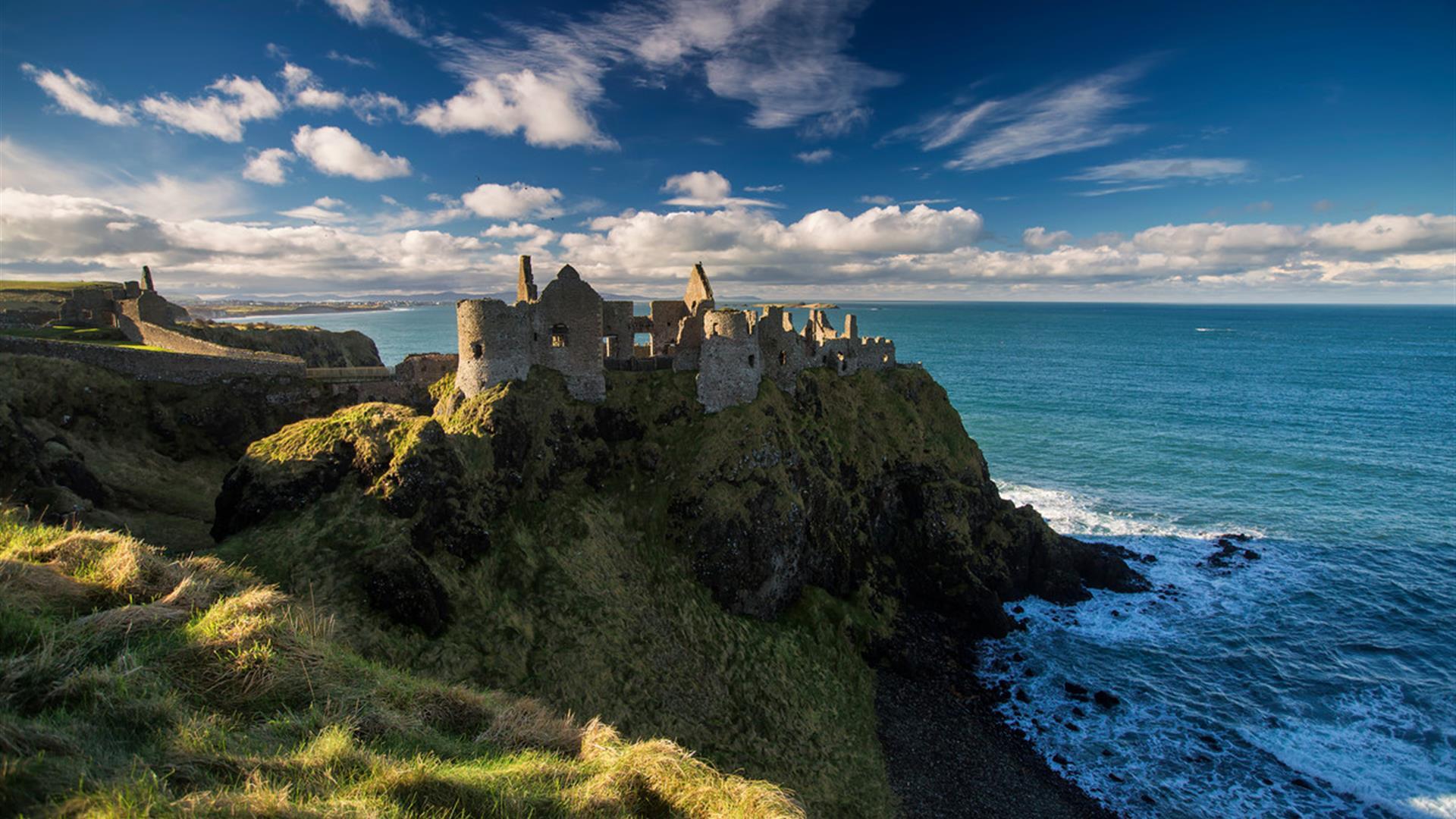 From Belfast: Giant's Causeway Guided Day Tour With Castles