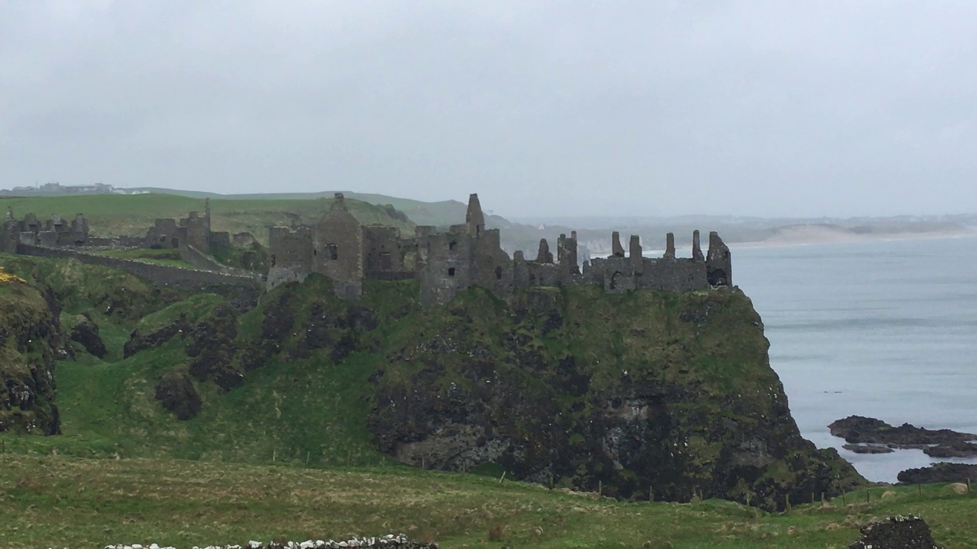 Game of Thrones & Giant's Causeway: Guided Tour from Belfast
