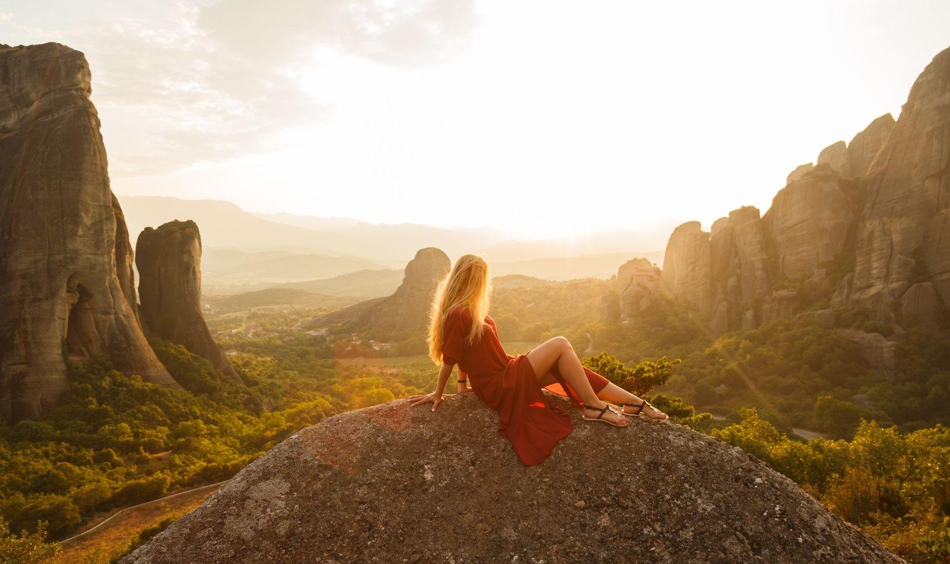 Meteora Sunset Tour: Monasteries, Caves & Golden Hour Views