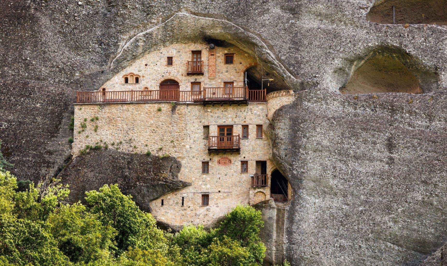 Meteora Sunset Tour: Monasteries, Caves & Golden Hour Views