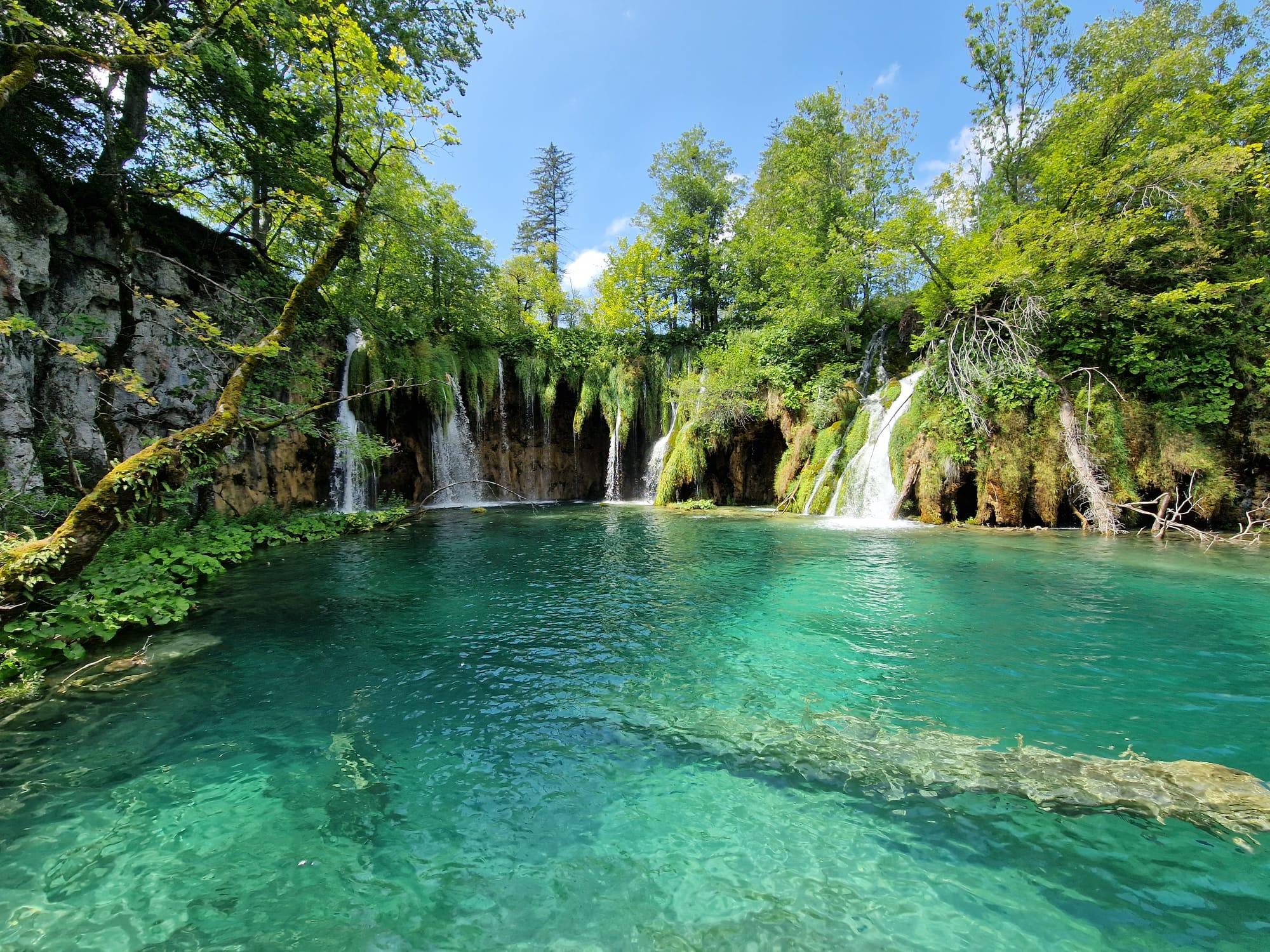 Plitvice Lakes Guided Day Tour from Zadar with Boat & Train
