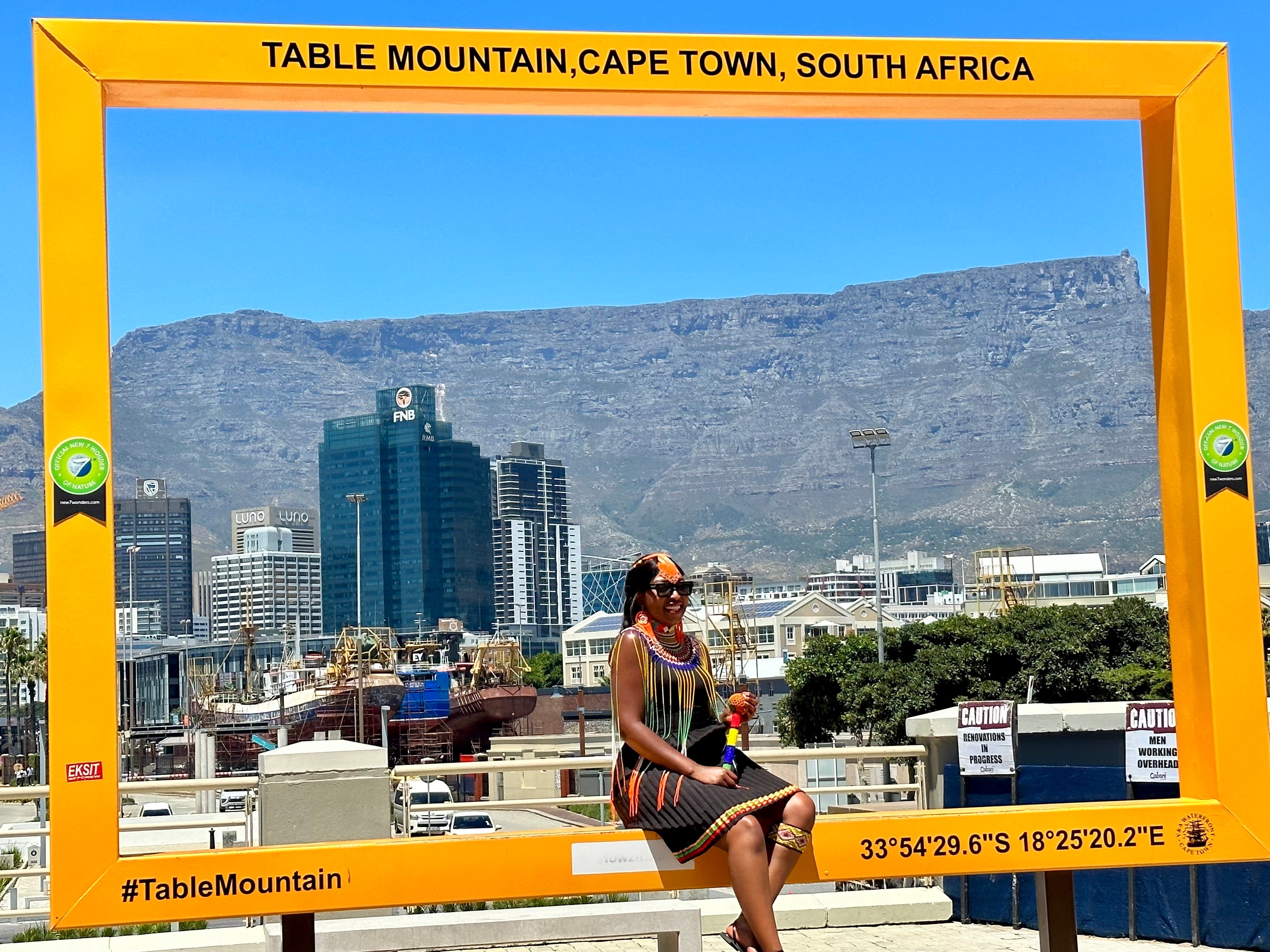 Cape Town Iconic Duo: Robben Island & Table Mountain with Hotel Transfers