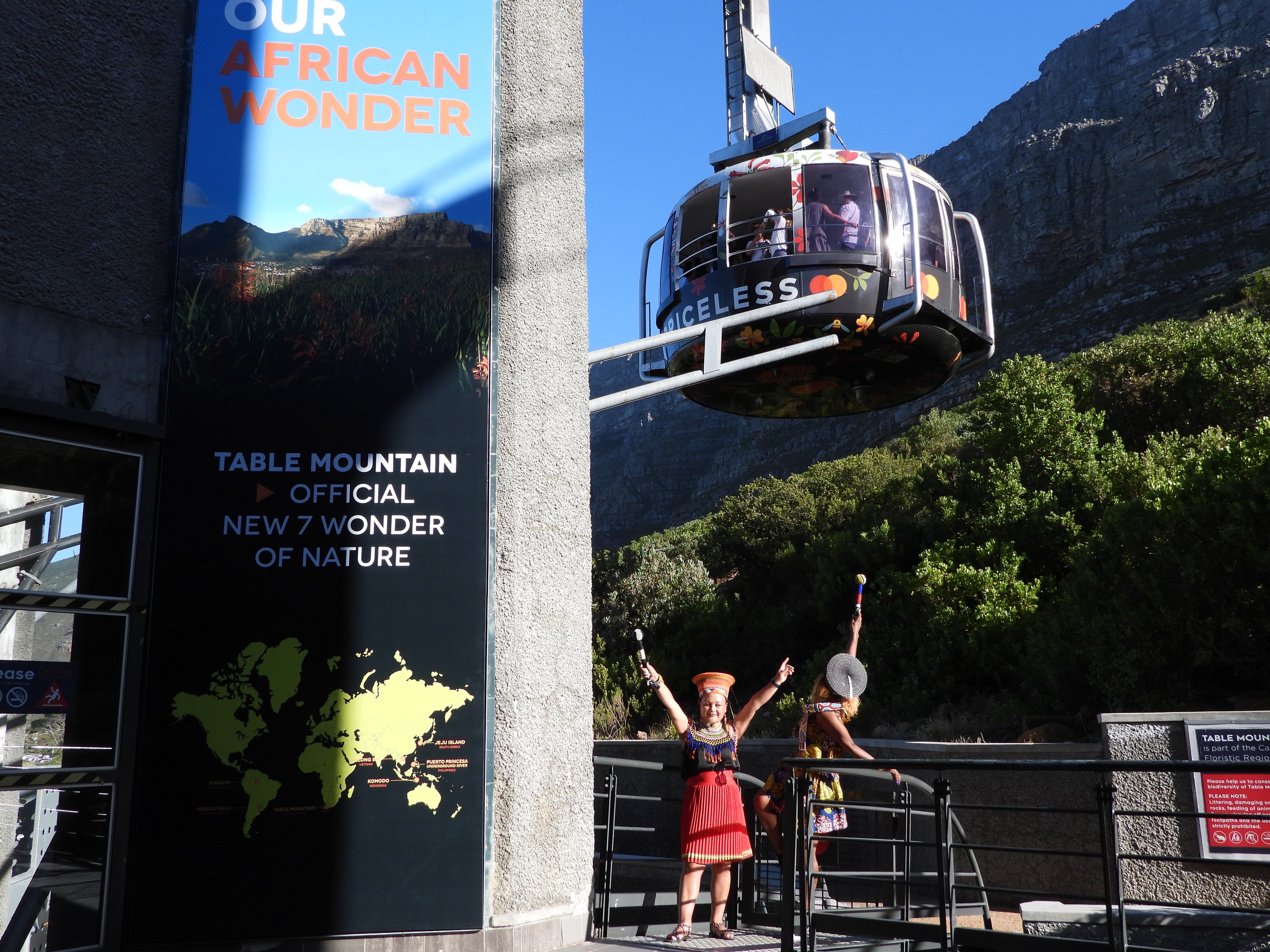 Cape Town Iconic Duo: Robben Island & Table Mountain with Hotel Transfers