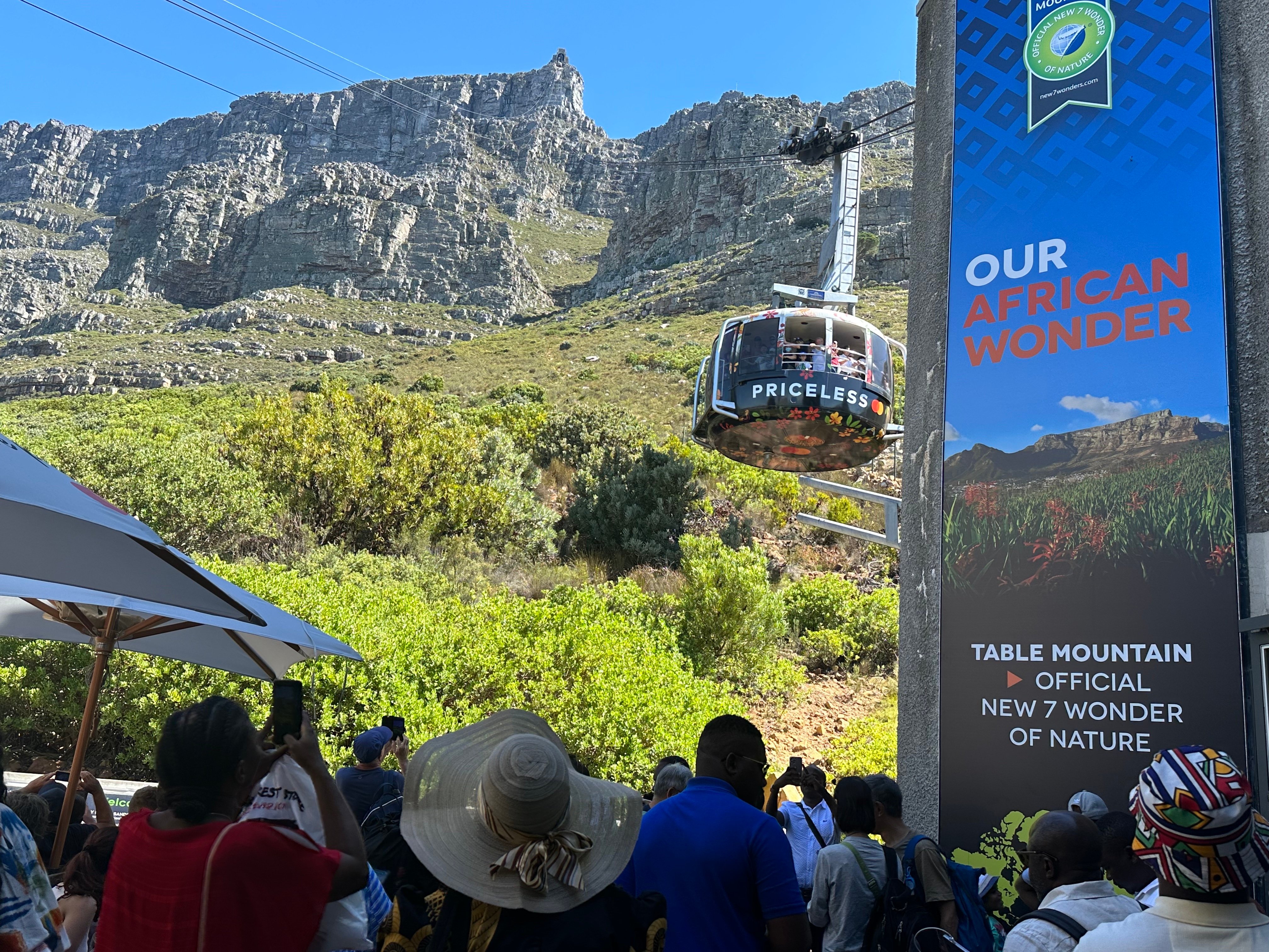 Cape Town Iconic Duo: Robben Island & Table Mountain with Hotel Transfers