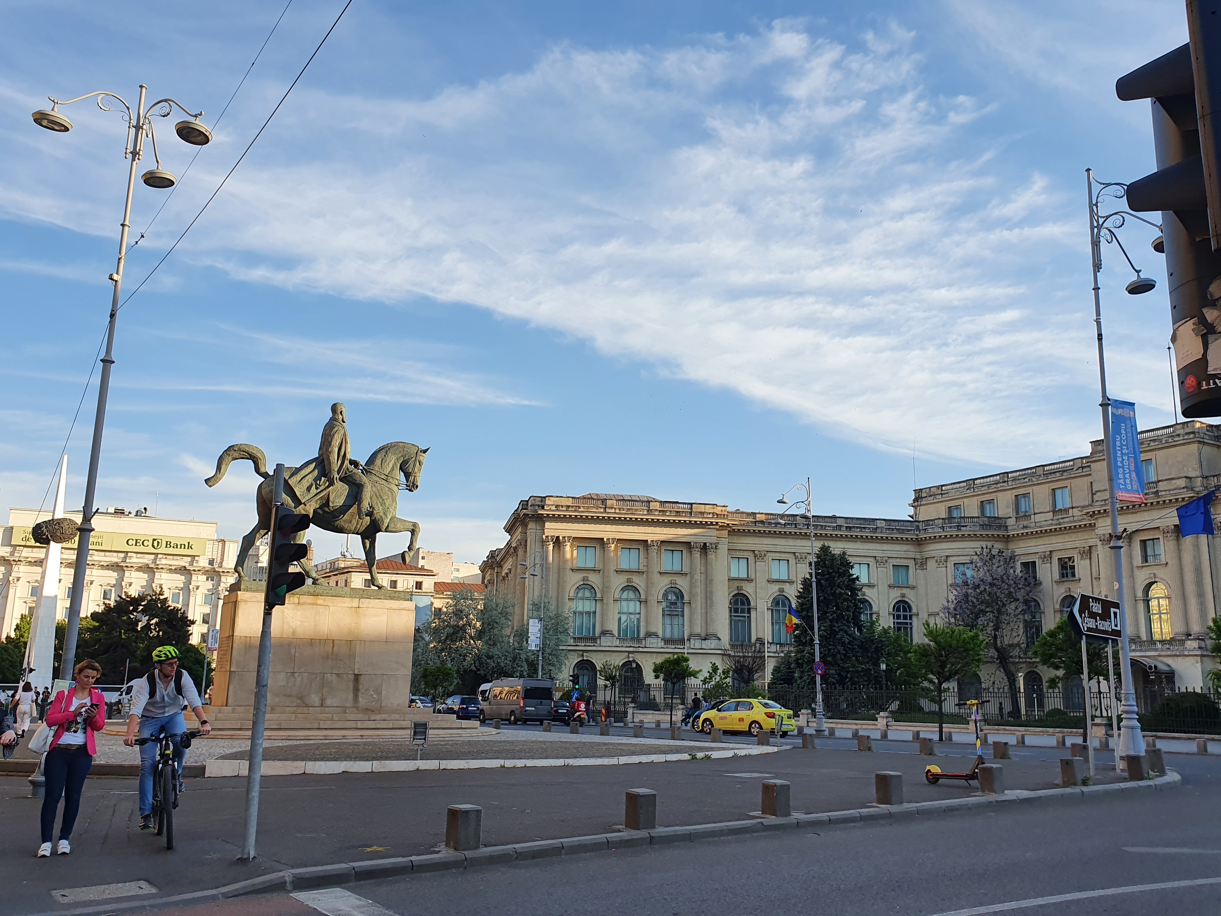 Bucharest City Highlights Walking Tour with Traditional Snack
