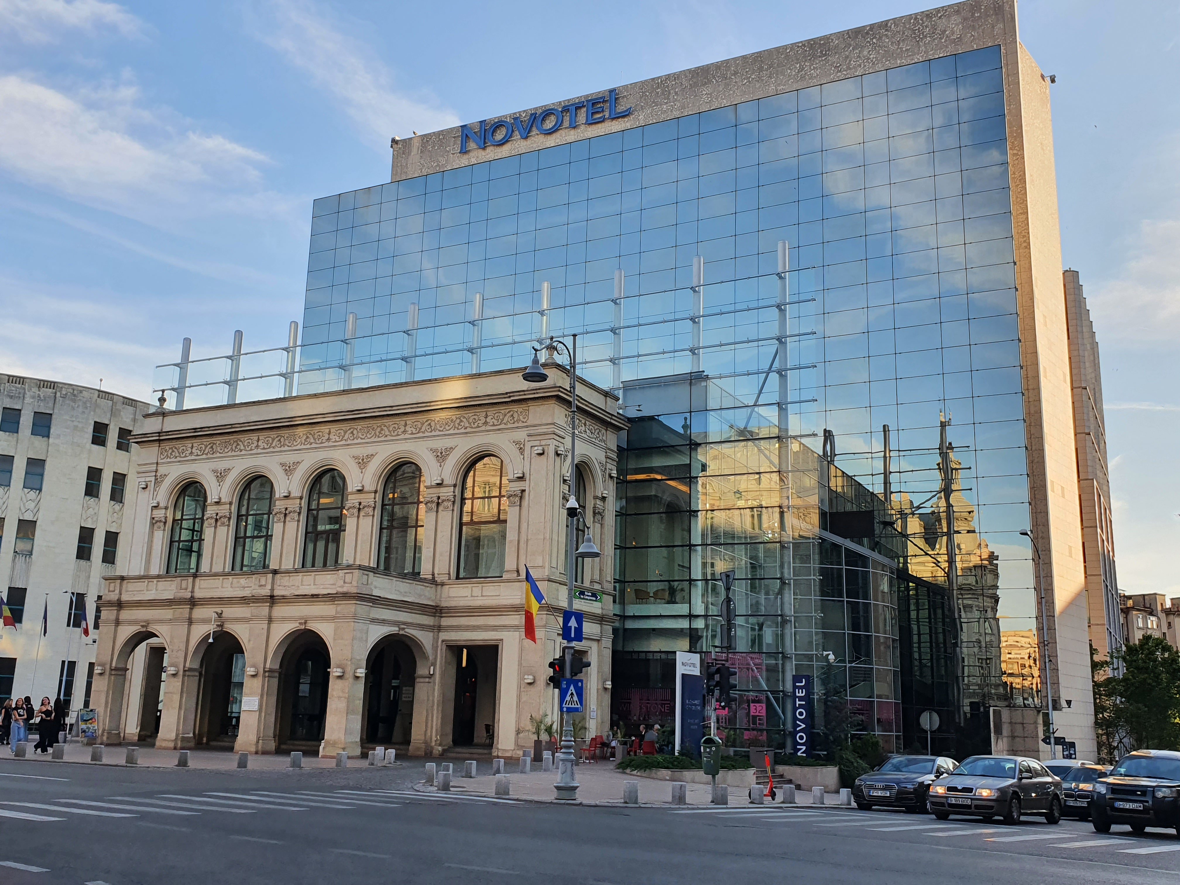 Bucharest City Highlights Walking Tour with Traditional Snack