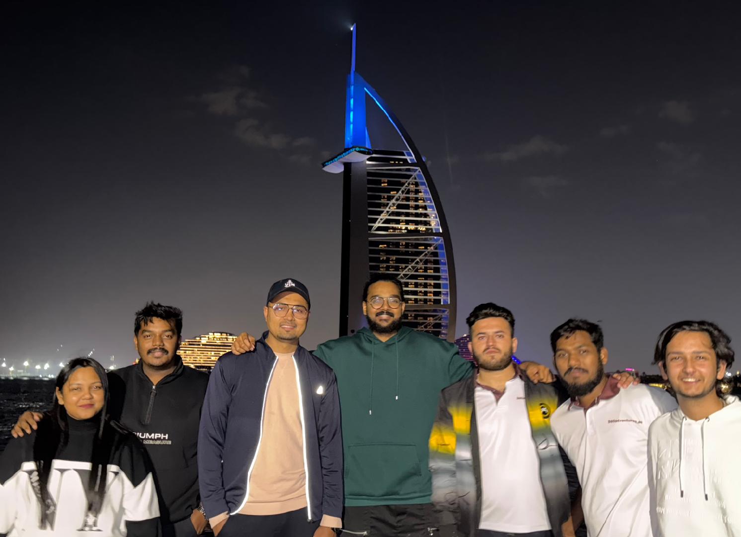 Dubai Sunset Yacht Cruise with Snacks & Drinks