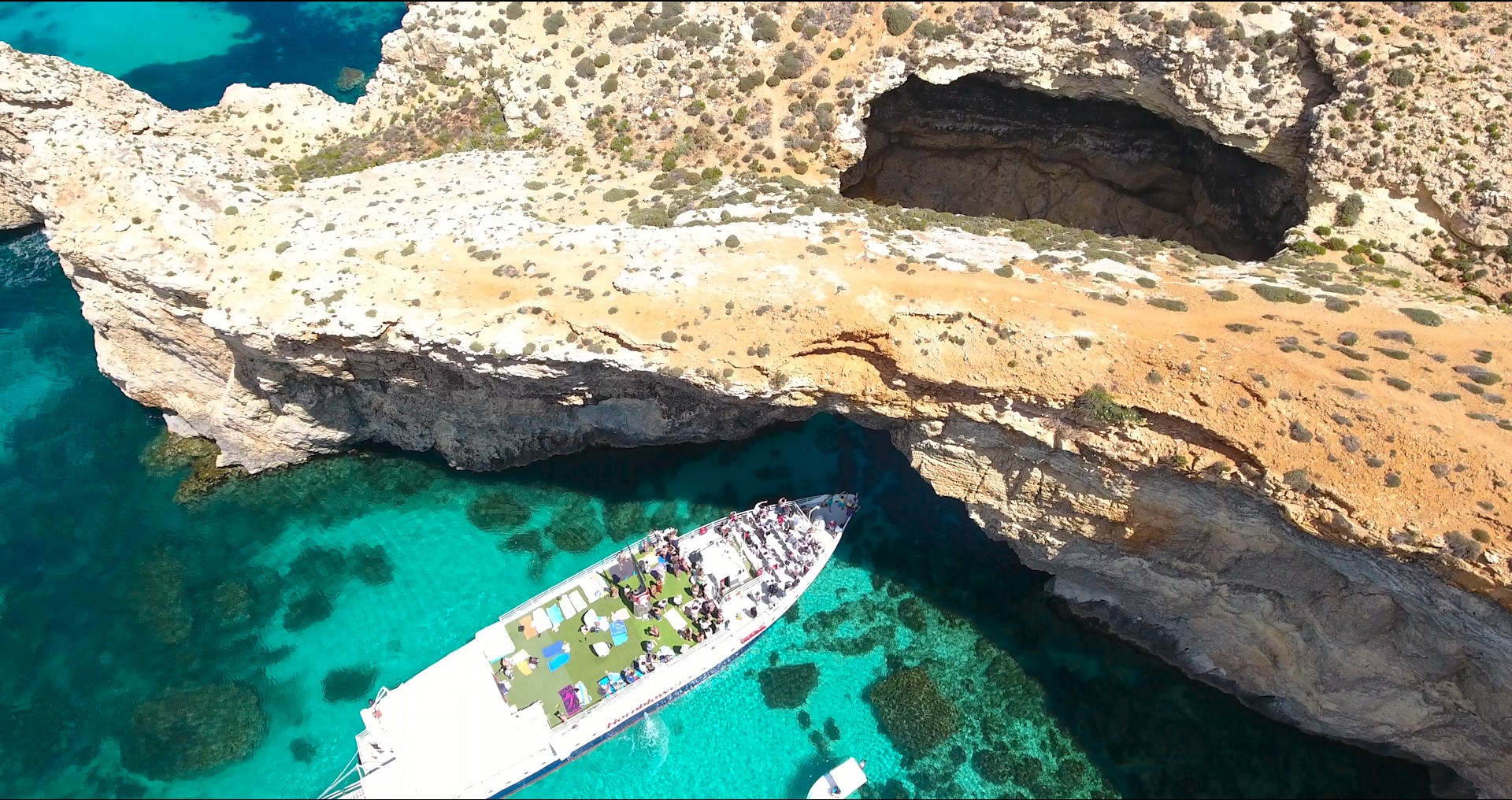 Full-Day Comino Blue Lagoon, Gozo, and Sea Caves Boat Cruise