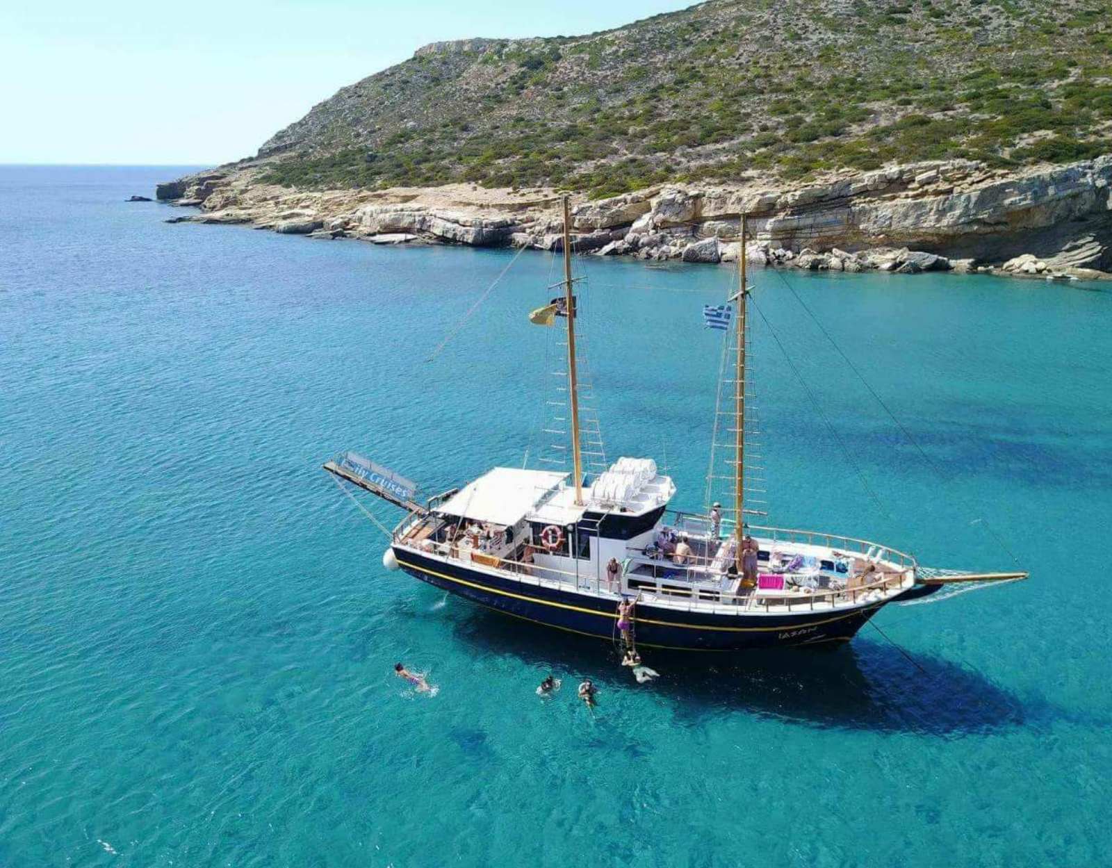 Naxos: Rina Cave & Koufonisia Full-Day Cruise with BBQ