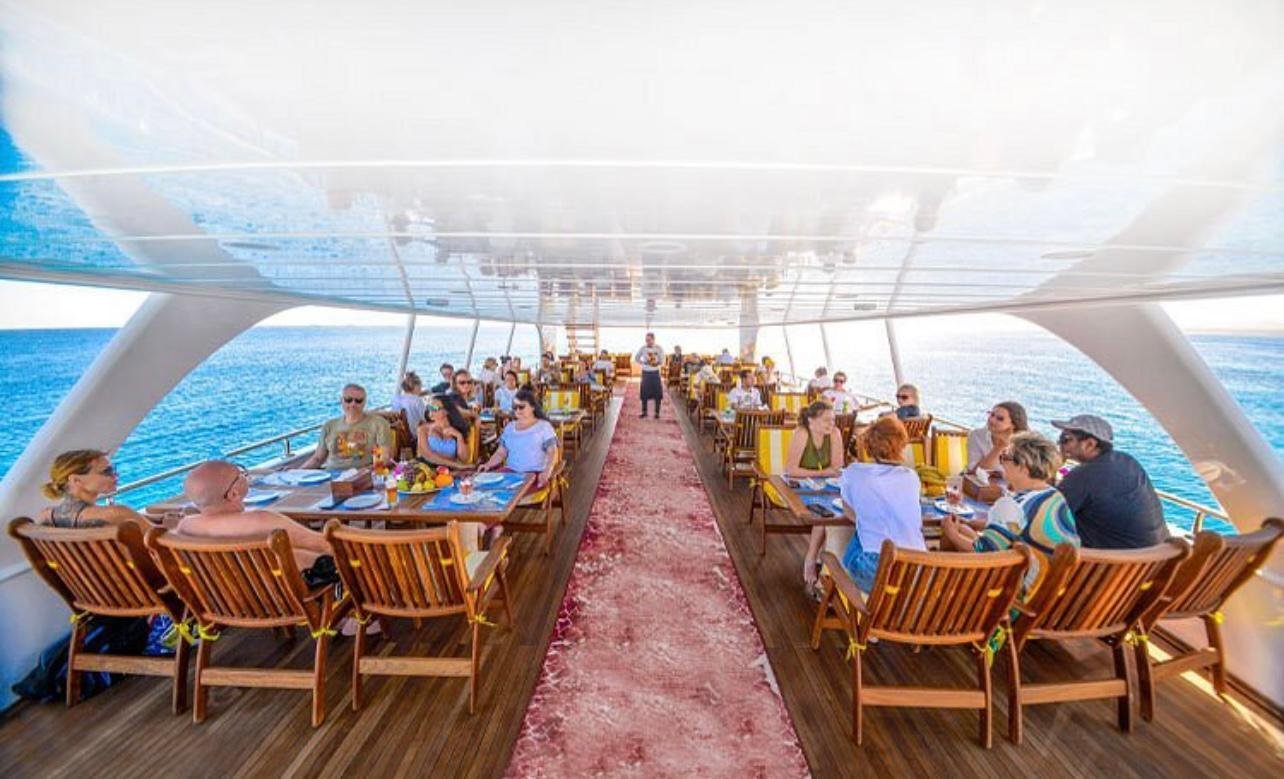 Ras Mohammed VIP Cruise with BBQ Seafood Lunch – Sharm el-Sheikh