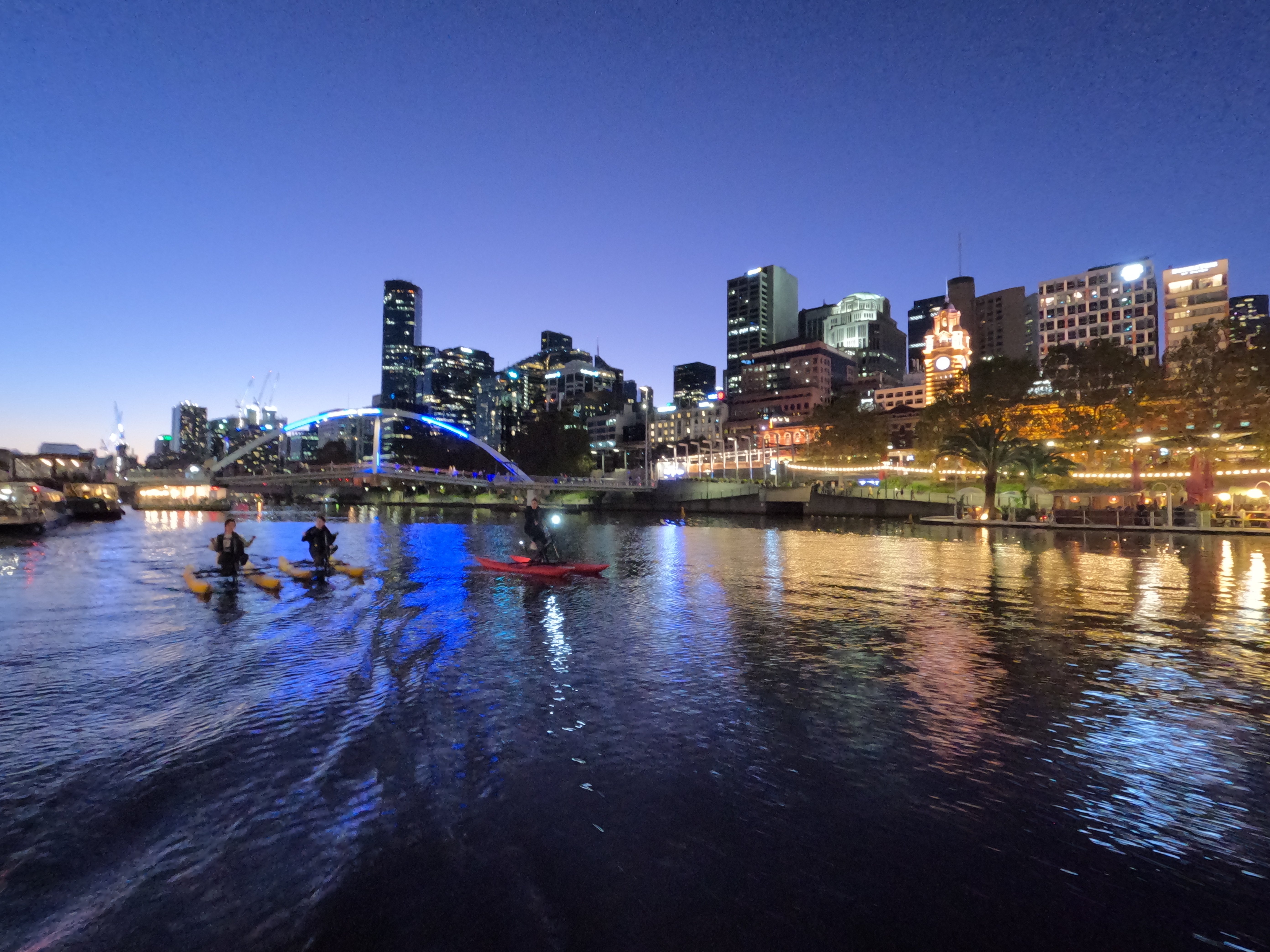 Melbourne: Yarra River Twilight Waterbike Tour