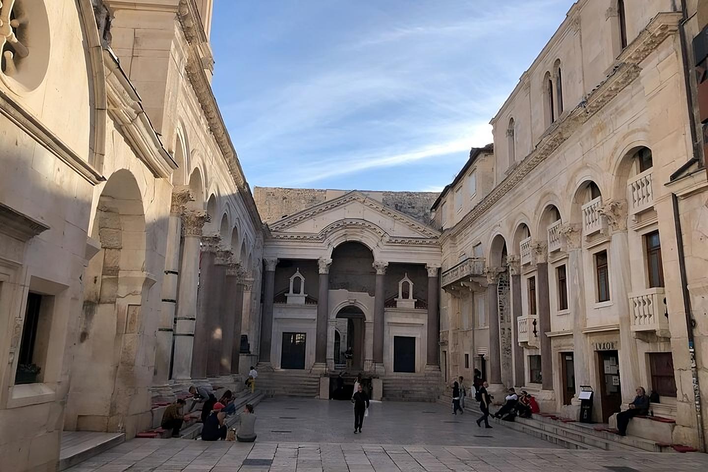 Split: Historic Diocletian's Palace Walking Tour