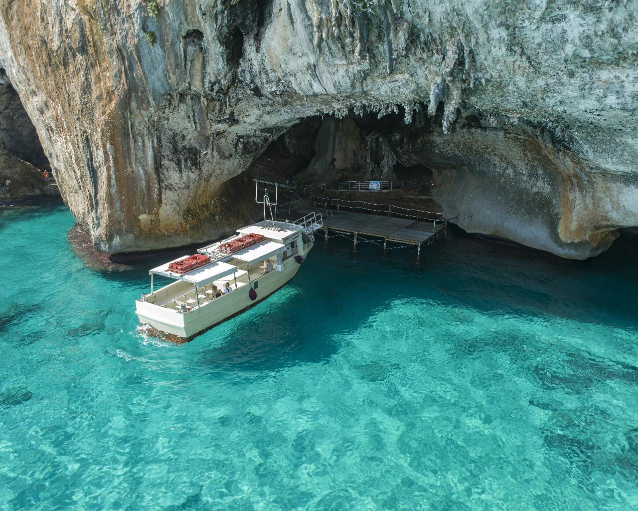 Cala Gonone: Grotta Bue Marino & Cala Luna Beach Boat Trip - the Gulf of Orosei, Sardinia