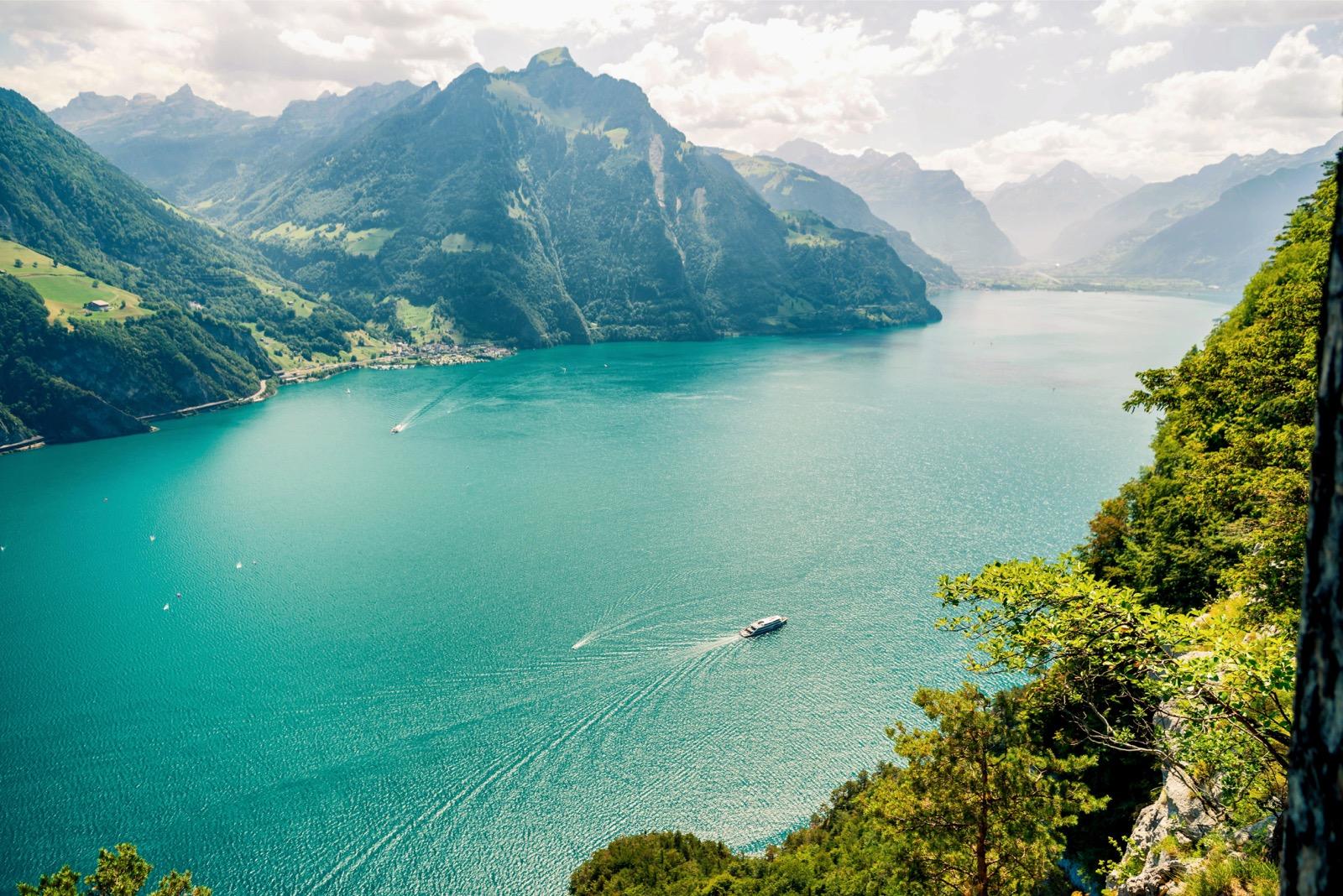 Lake Uri Scenic Roundtrip Cruise from Brunnen