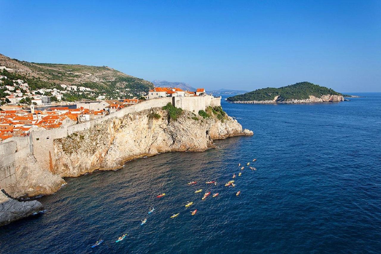 Dubrovnik Sunset Sea Kayaking Tour with Wine