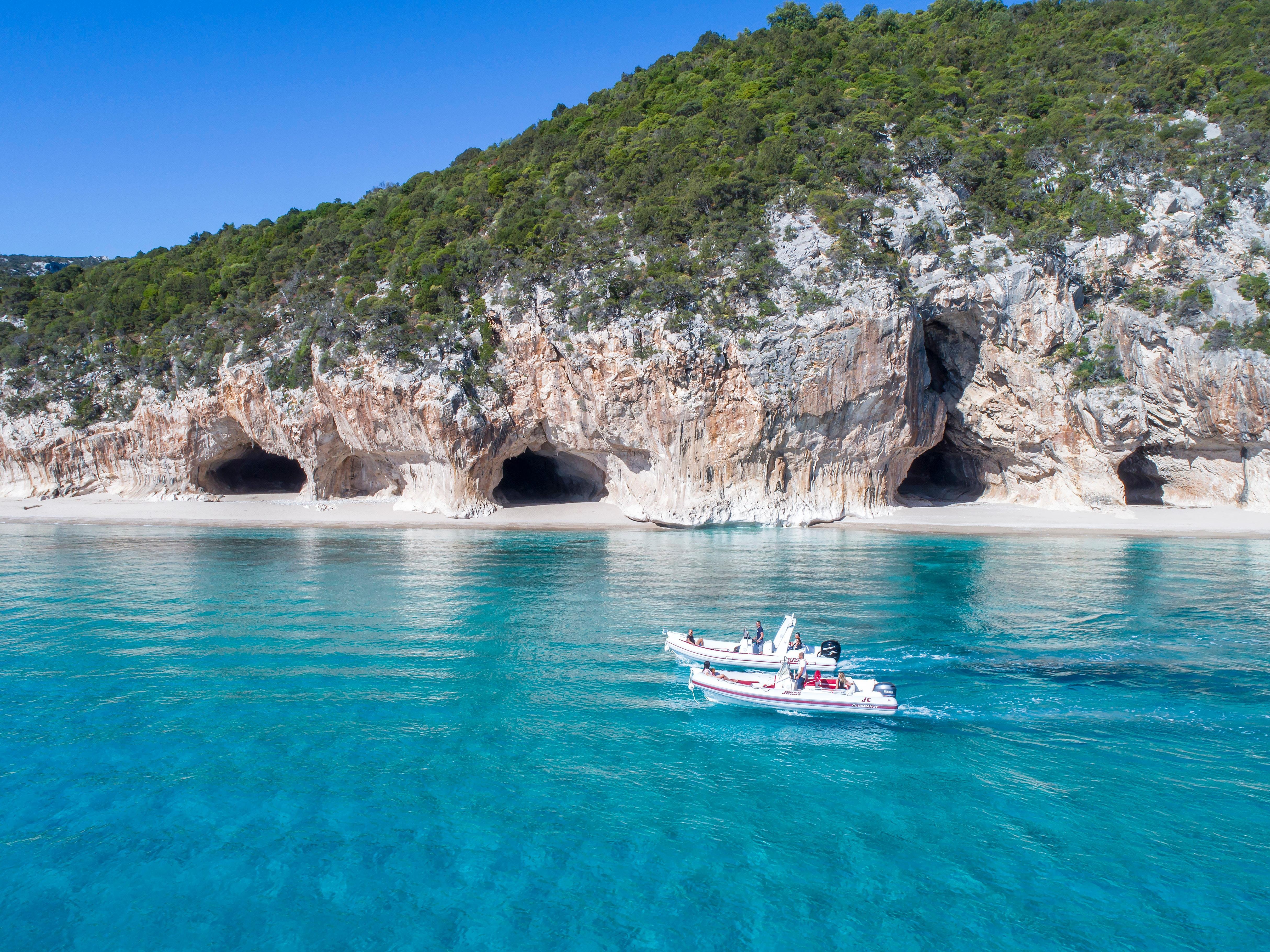 Cala Gonone: Dinghy Excursion to Cala Mariolu & Cala Goloritzè