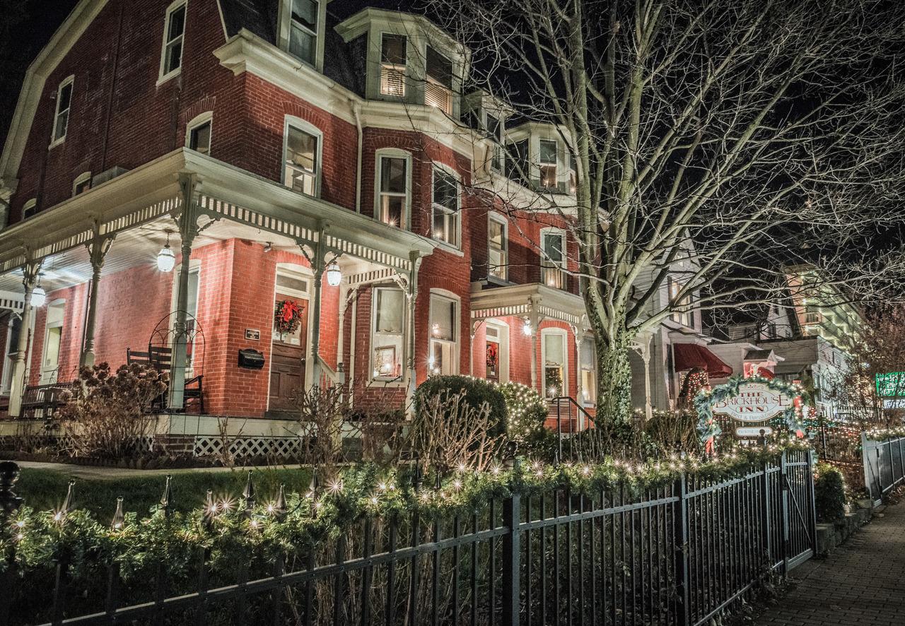 Ghost tour group at night in Gettysburg Pennsylvania, haunted walking tour Civil War history