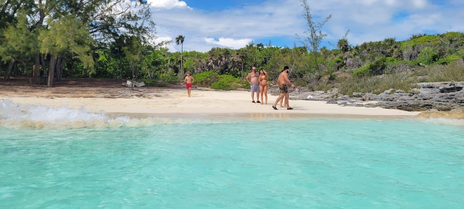 Nassau 3-Island Speedboat Adventure: Pigs, Turtles & Snorkeling