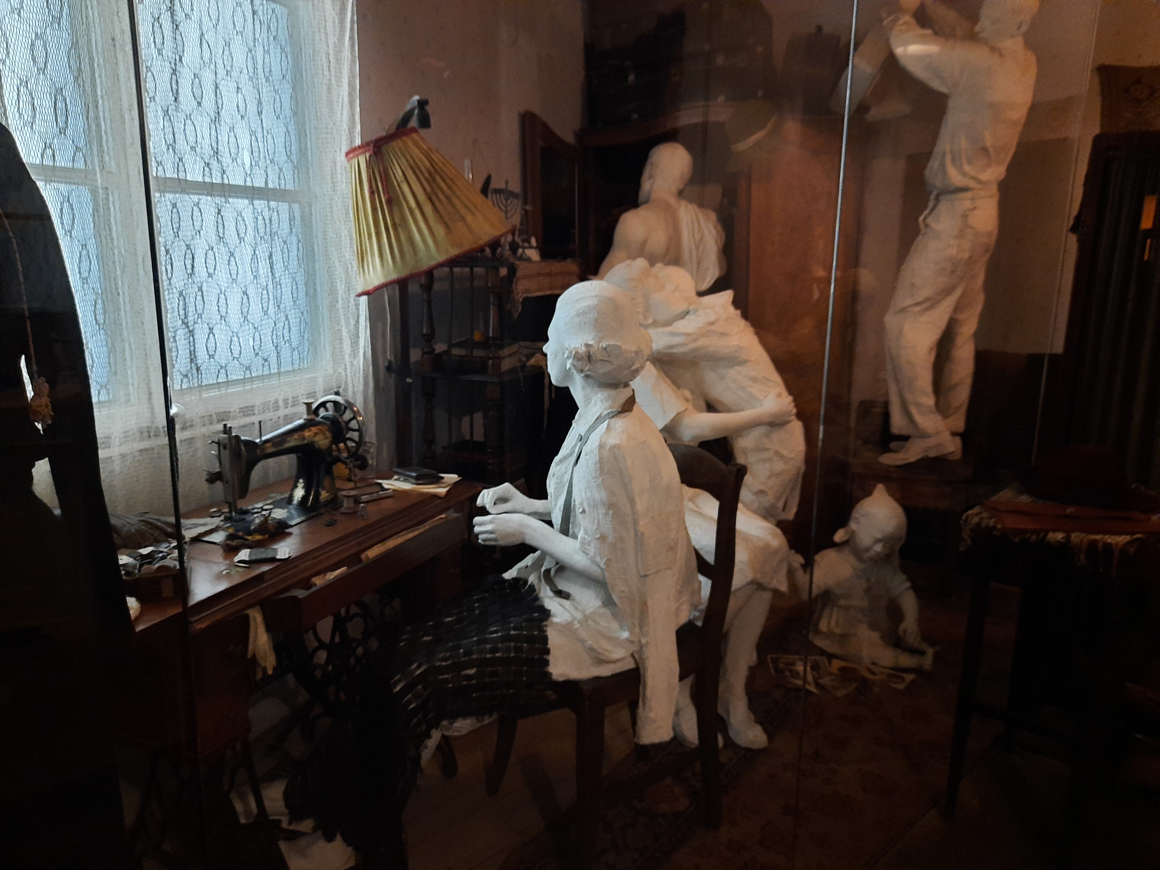 Guided visit to Oskar Schindler's Enamel Factory museum in Kraków — image 5