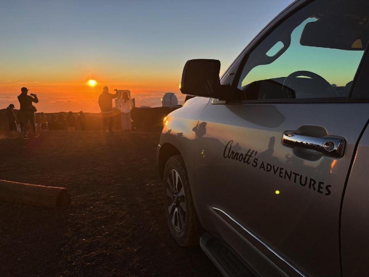 Mauna Kea Volcanic Summit Sunset & Stargazing Tour from Hilo