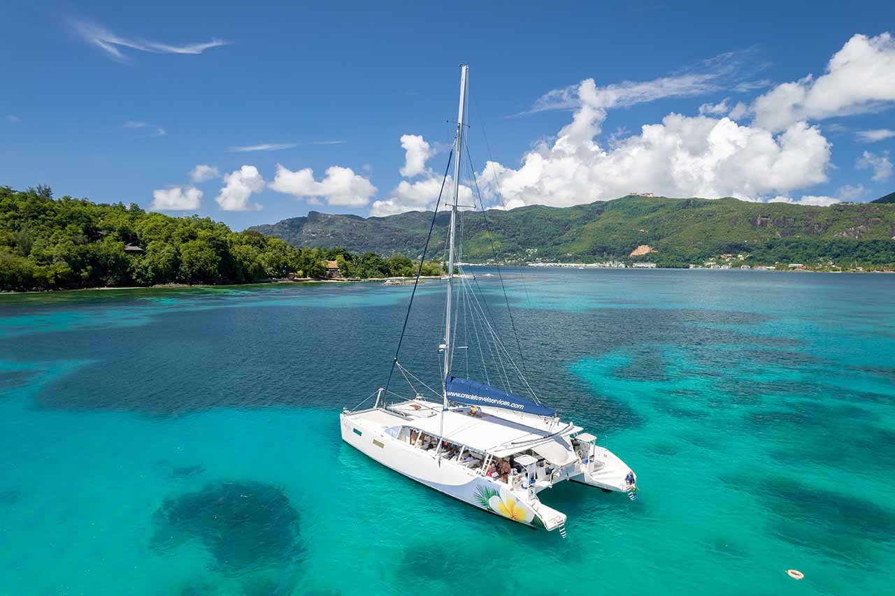 Mahé: Saint-Anne Marine Park & Moyenne Island Catamaran Cruise