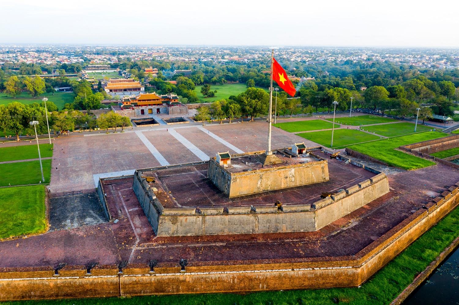 Private Hue Imperial City Tour via Hai Van Pass