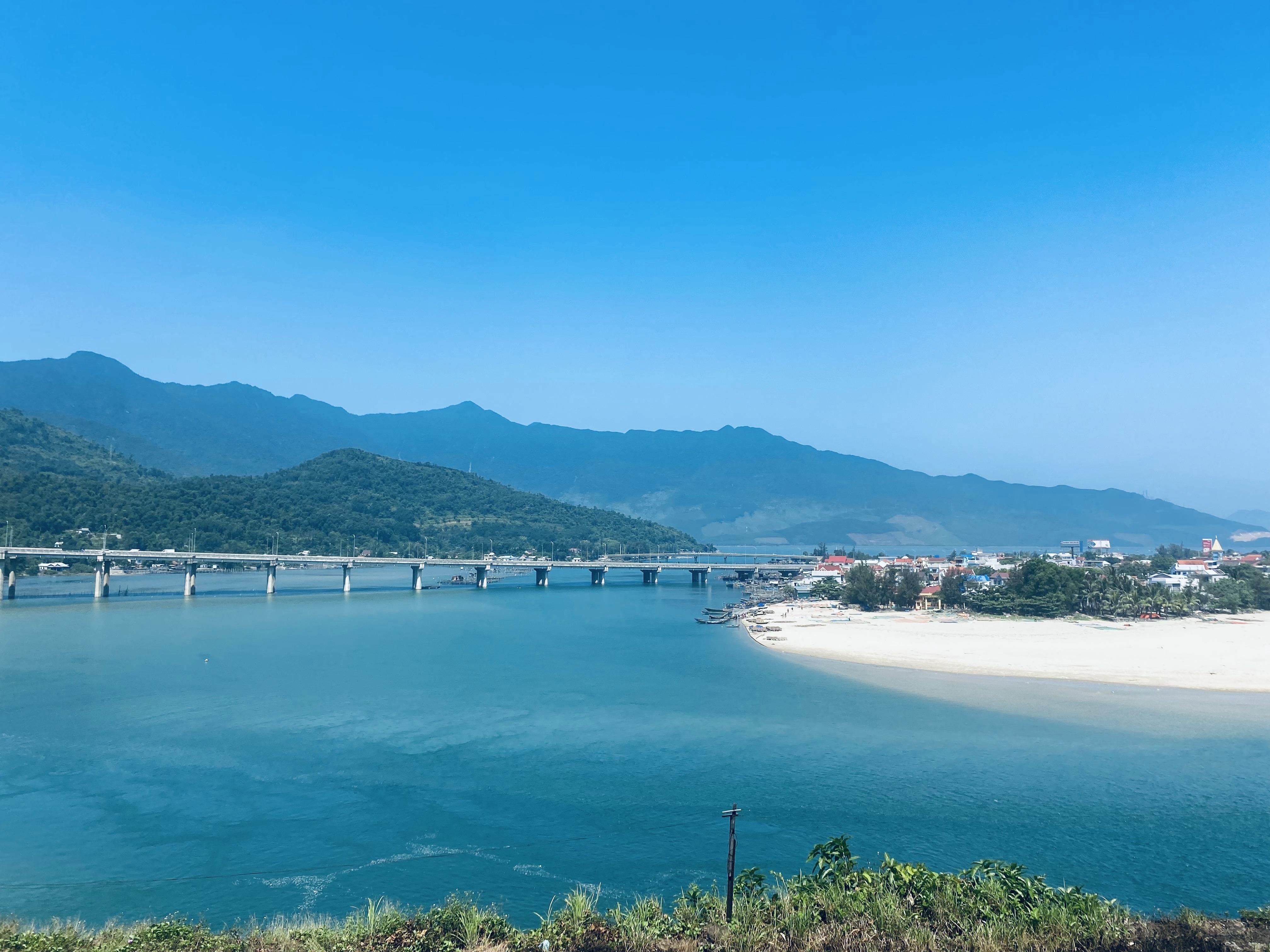 Private Hue Imperial City Tour via Hai Van Pass
