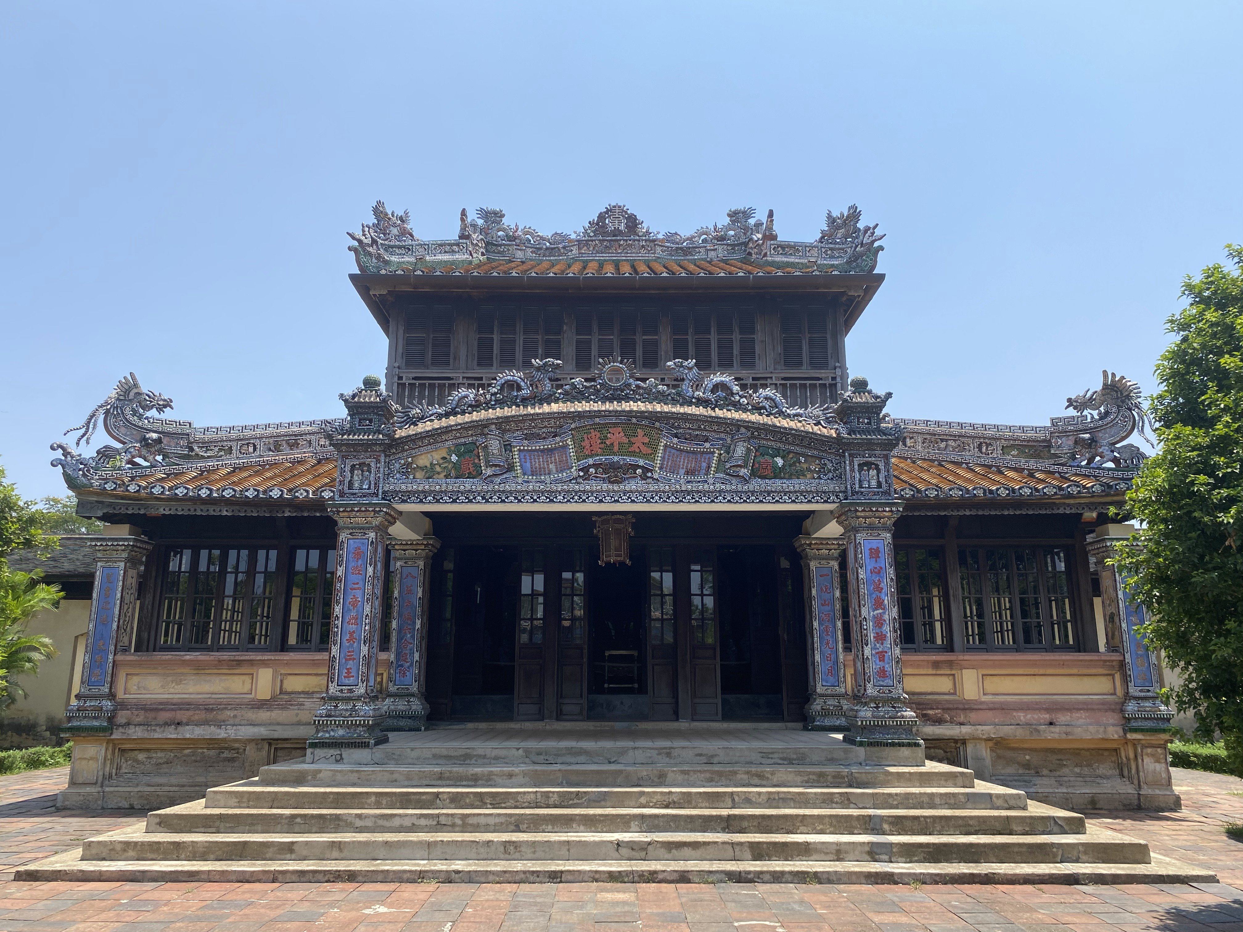 Private Hue Imperial City Tour via Hai Van Pass