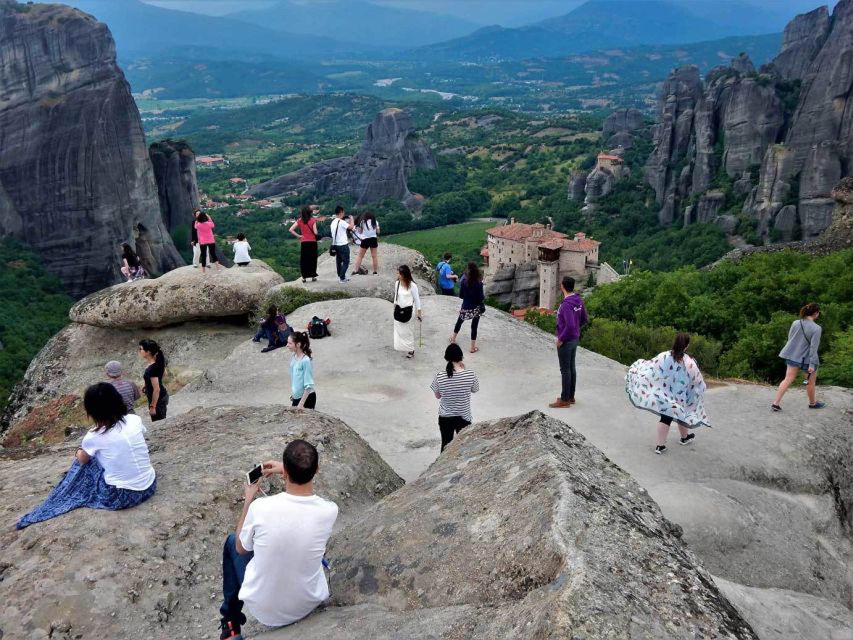 Athens to Meteora: 2-Day Guided Tour with Hotel Stay