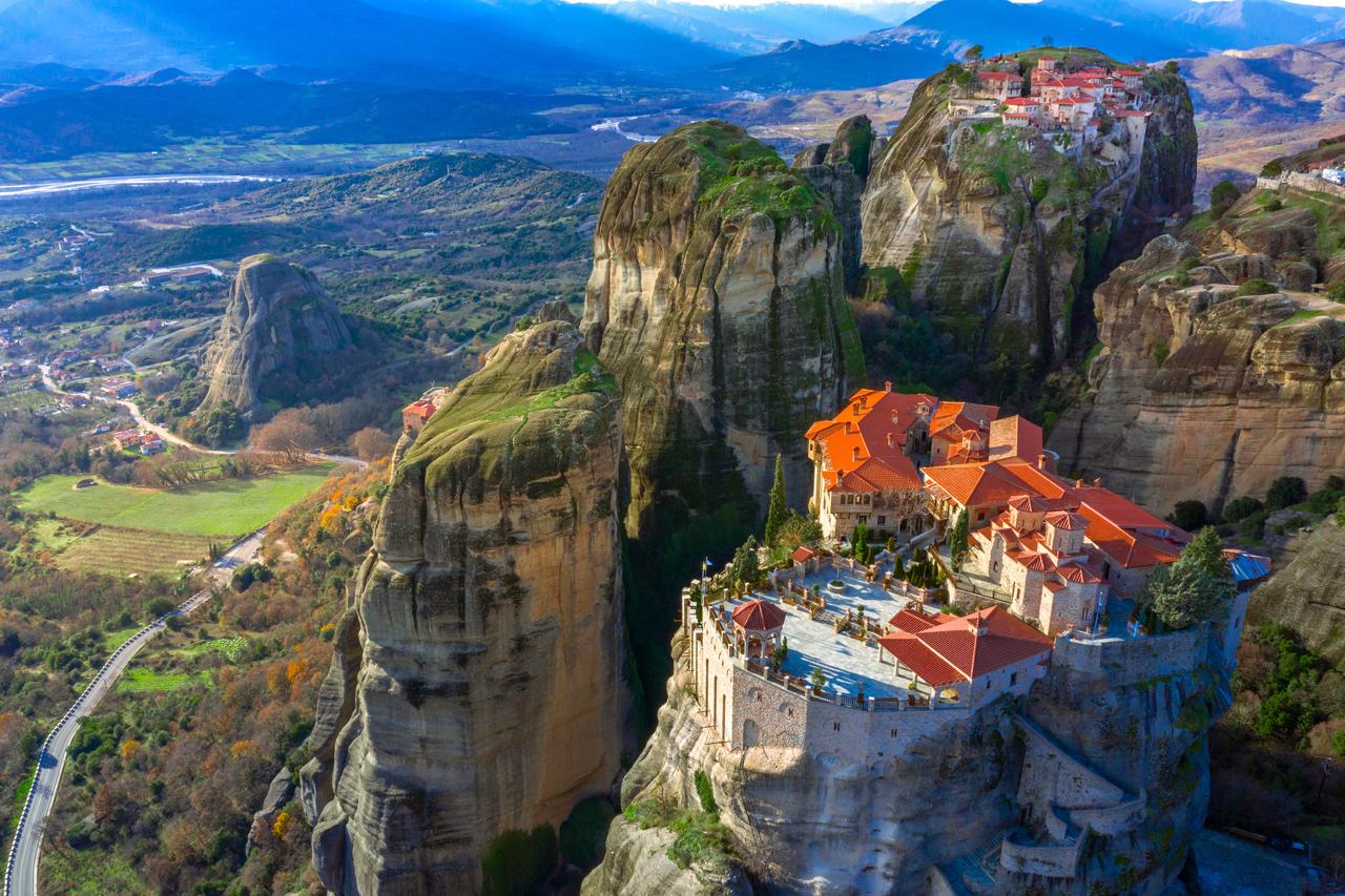 Athens to Meteora: 2-Day Guided Tour with Hotel Stay