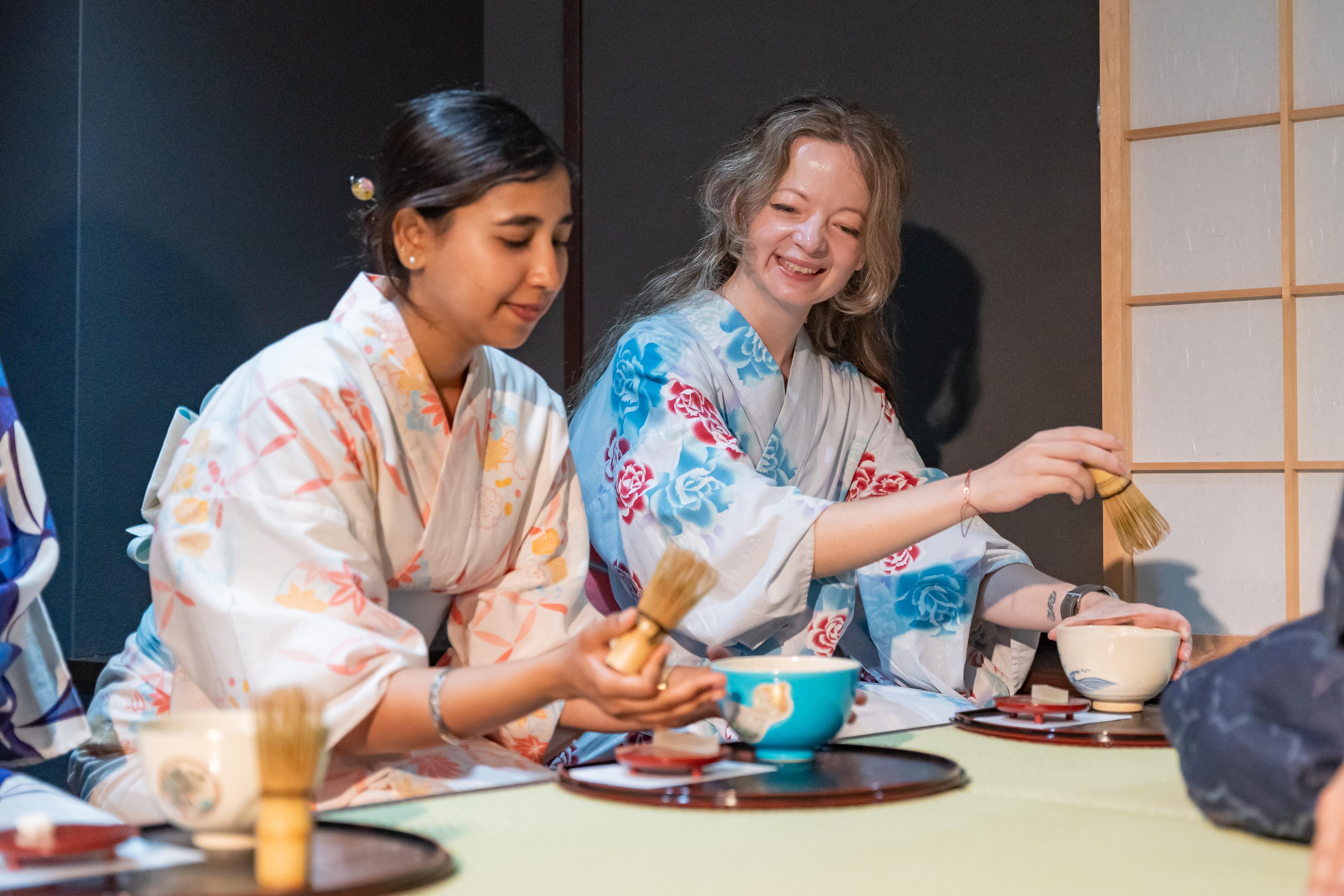Traditionell teceremoni i Gion med matcha & lokala sötsaker