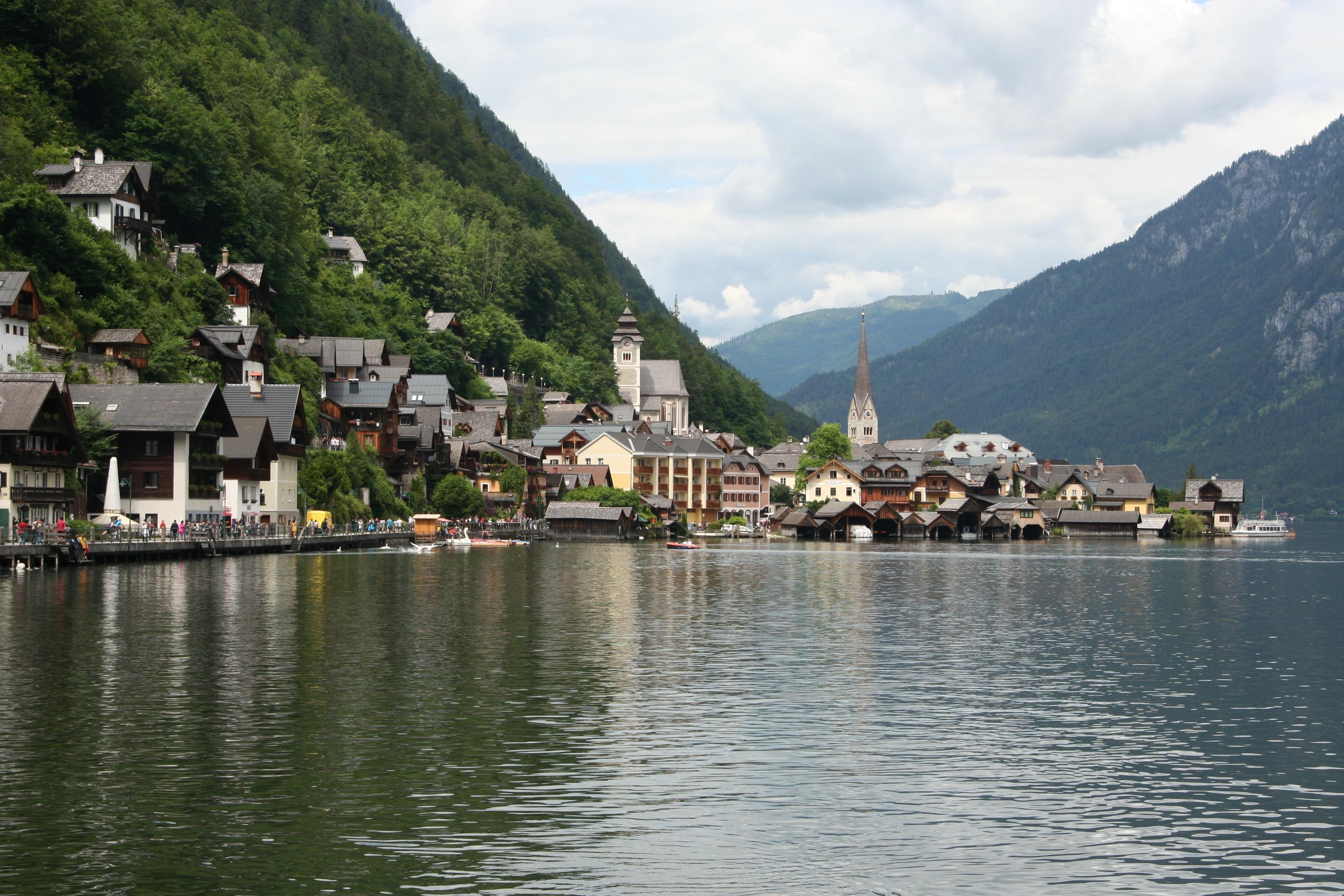 Austria Lakes & Mountains: Hallstatt and Salzburg Day Tour from Vienna