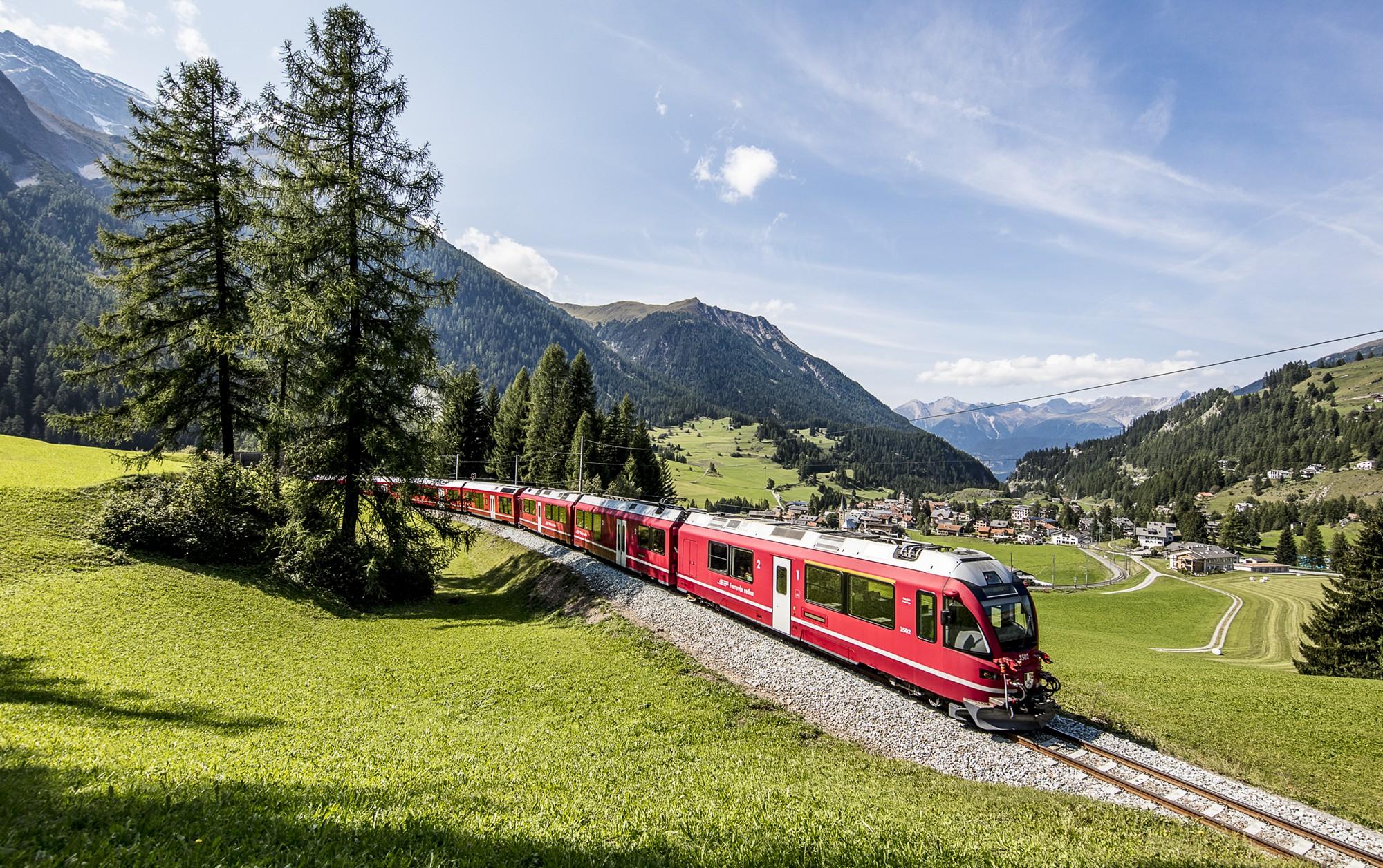 Milan to Lake Como, St. Moritz & Bernina Red Train Day Tour
