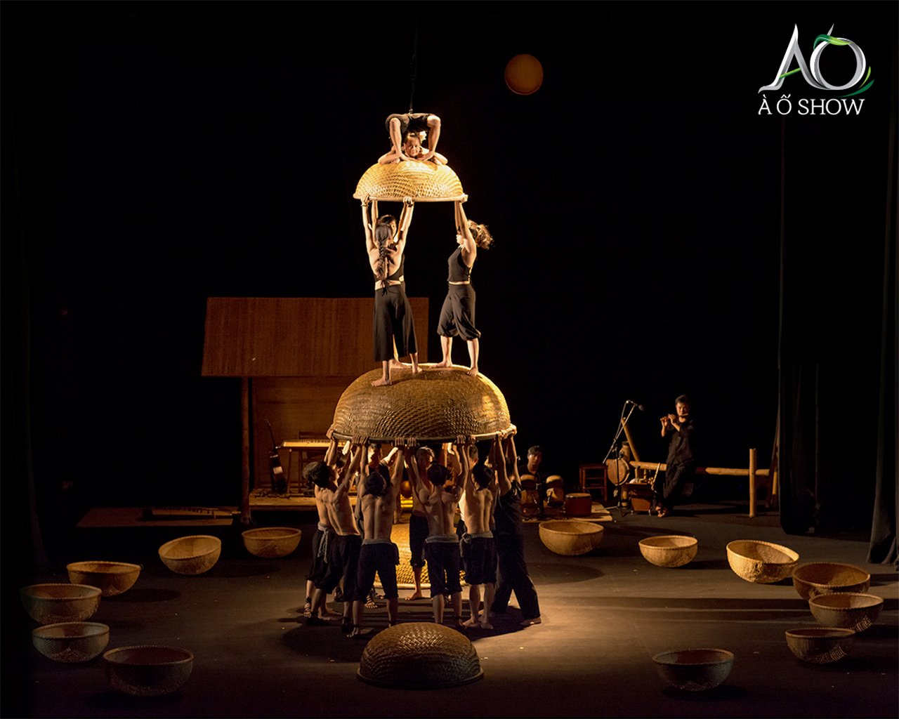 À Ố Show: Bamboo Circus at Saigon Opera House