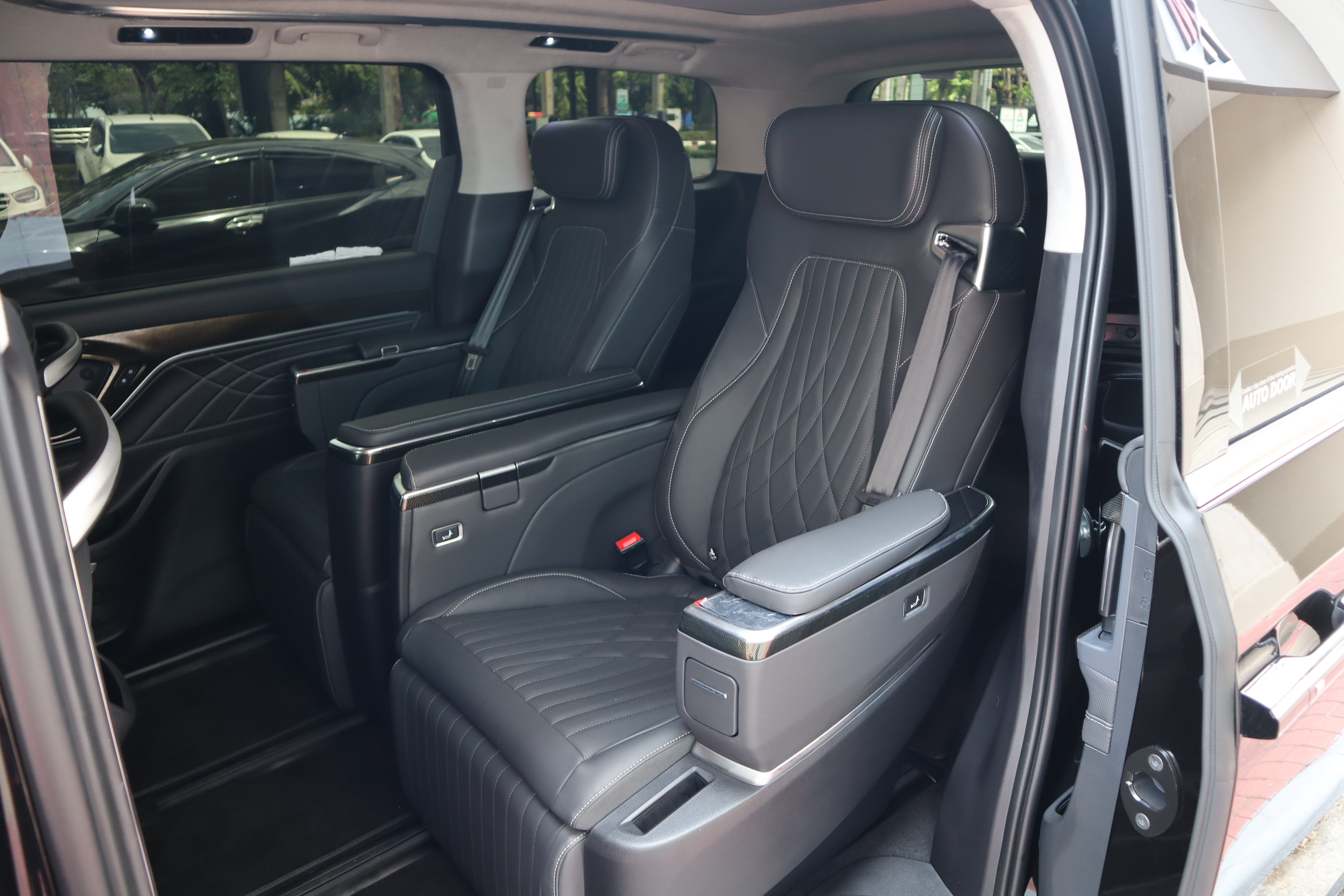 Bangkok Suvarnabhumi Airport Luxury Private Transfer