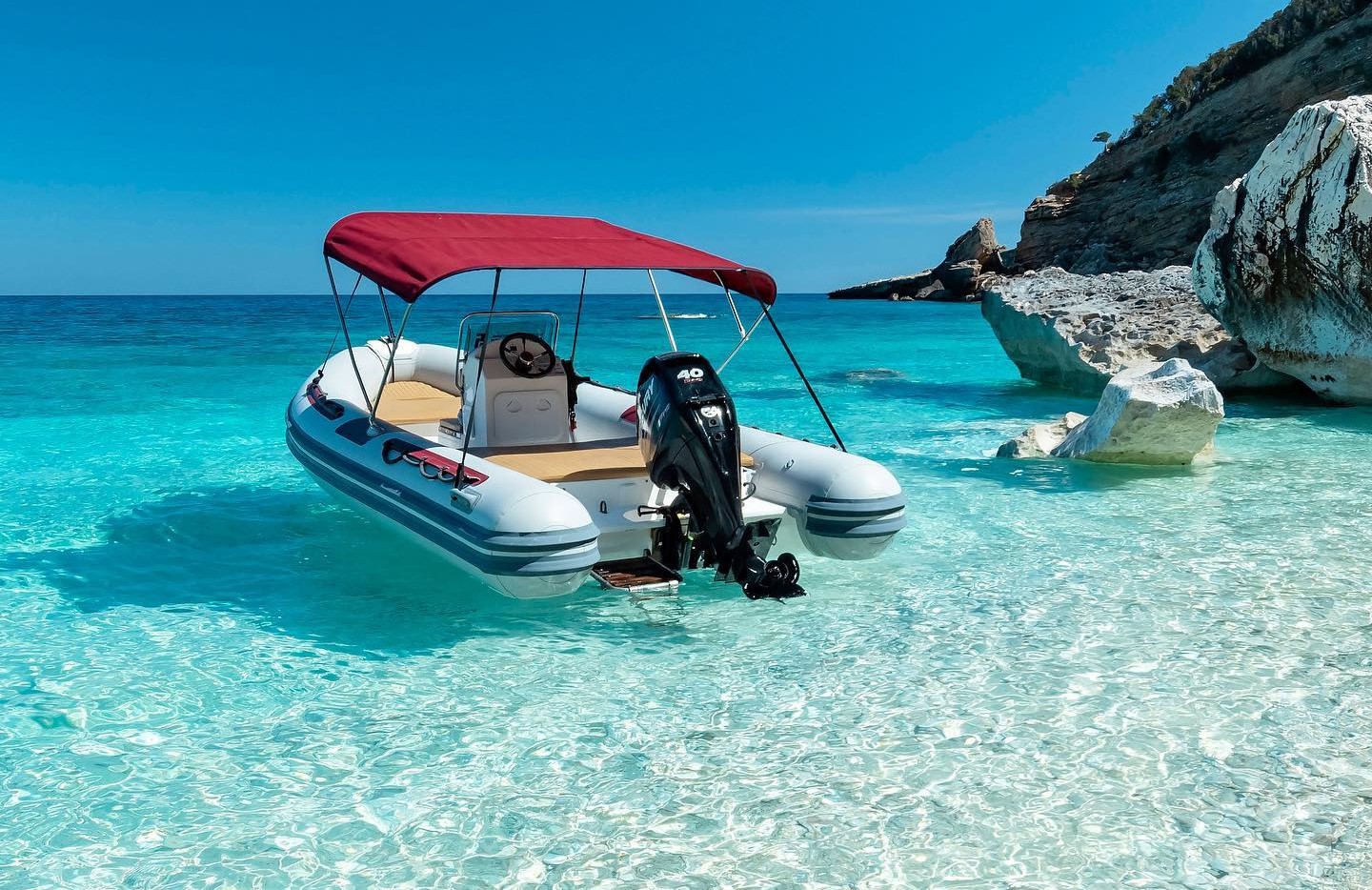 Cala Gonone: Self-Drive 6-Metre Dinghy Rental (No Licence Needed)