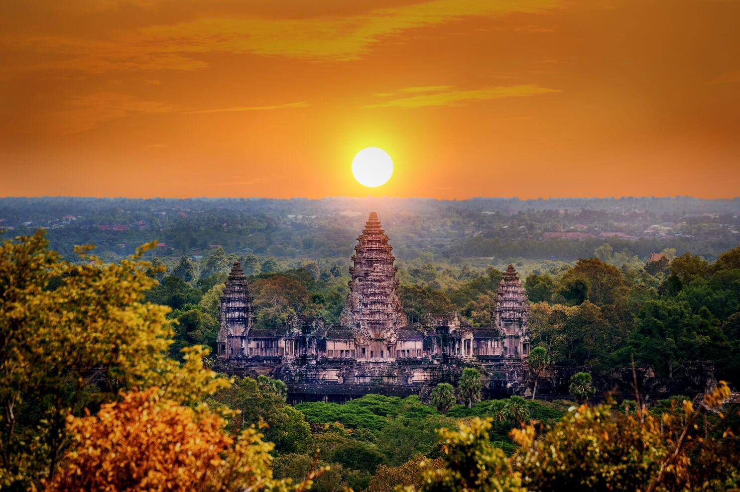 Siem Reap: Angkor Wat Sunrise E-Scooter & E-Bike Tour