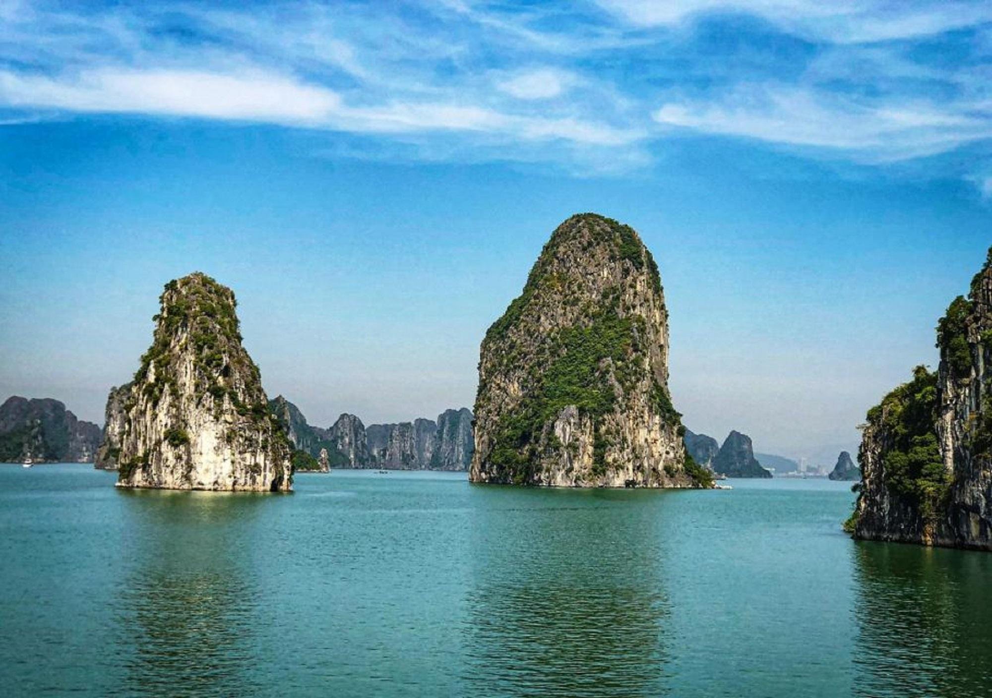 2-Day Hanoi, Ninh Binh & Ha Long Bay Luxury Tour