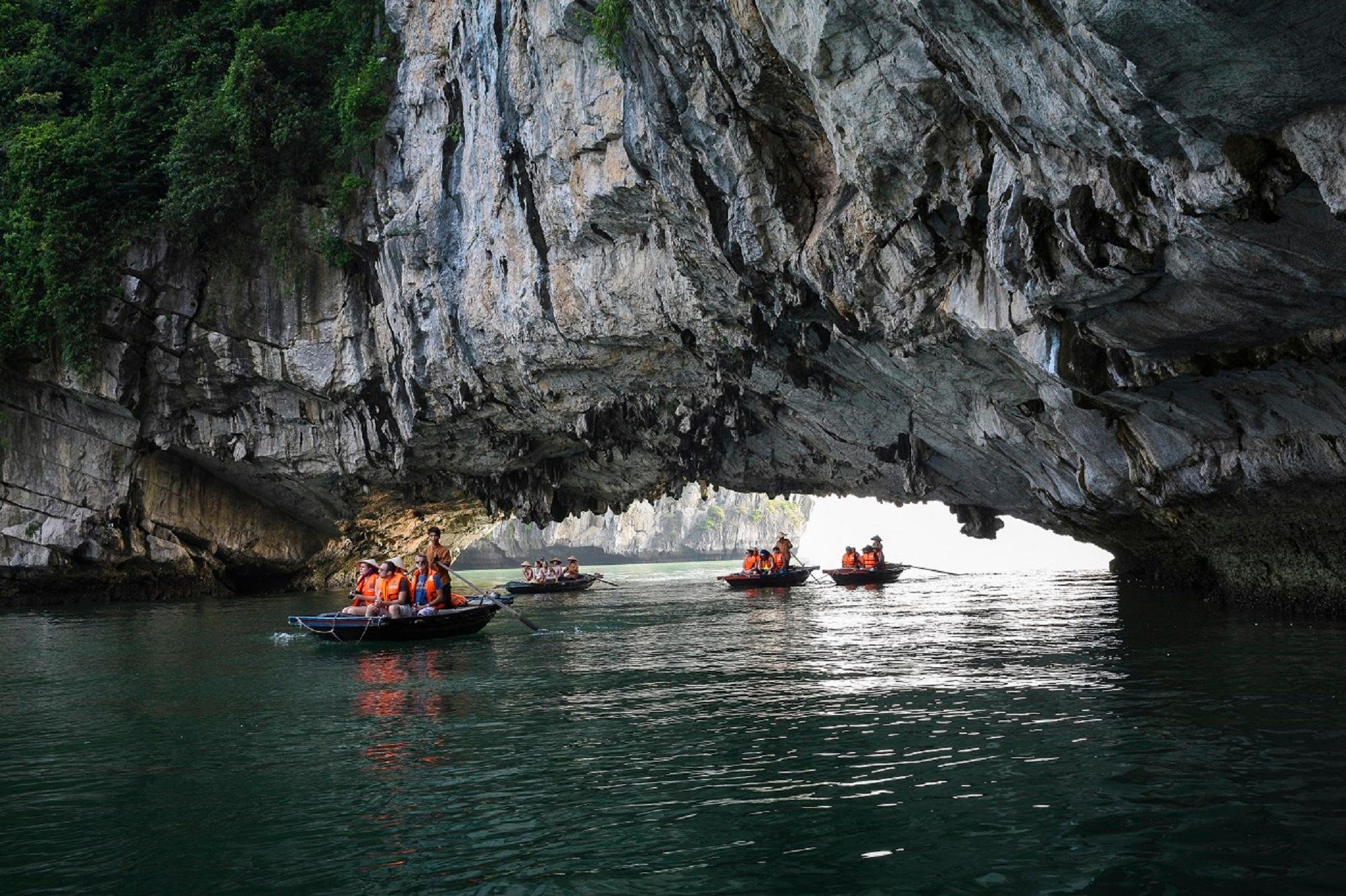 2-Day Hanoi, Ninh Binh & Ha Long Bay Luxury Tour
