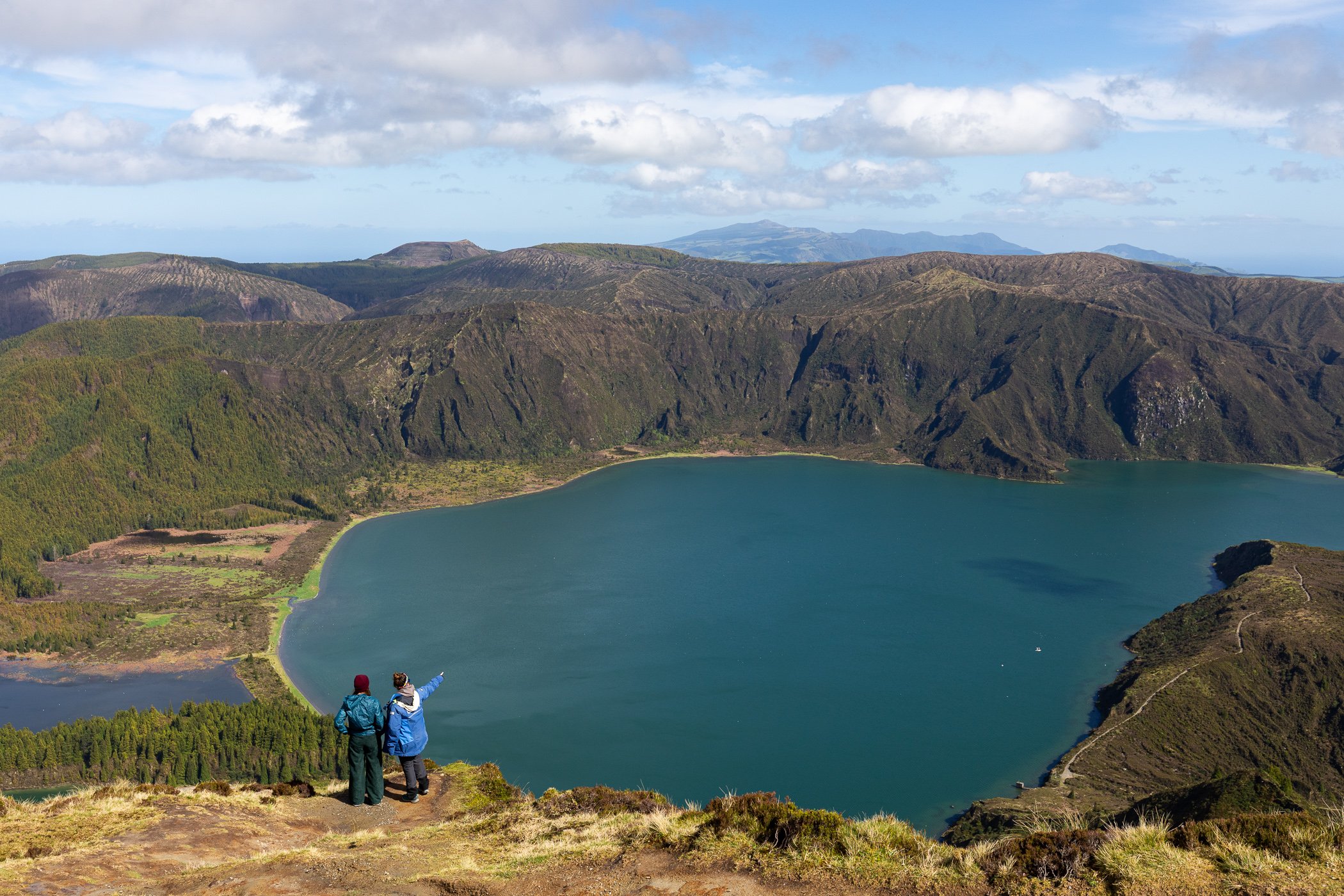 Lagoa do Fogo Volcano & Hot Springs Biologist-Led Tour