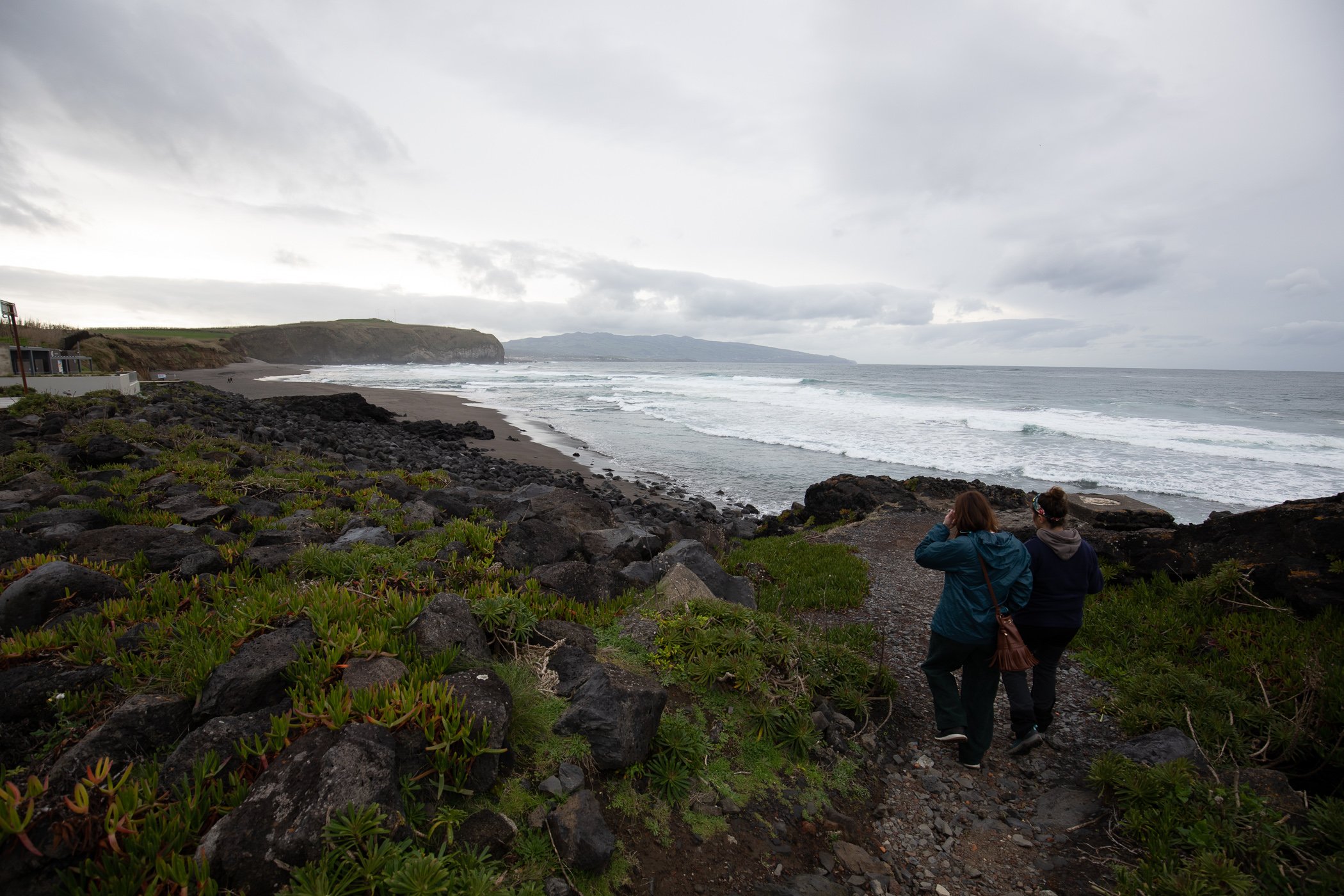 Lagoa do Fogo Volcano & Hot Springs Biologist-Led Tour