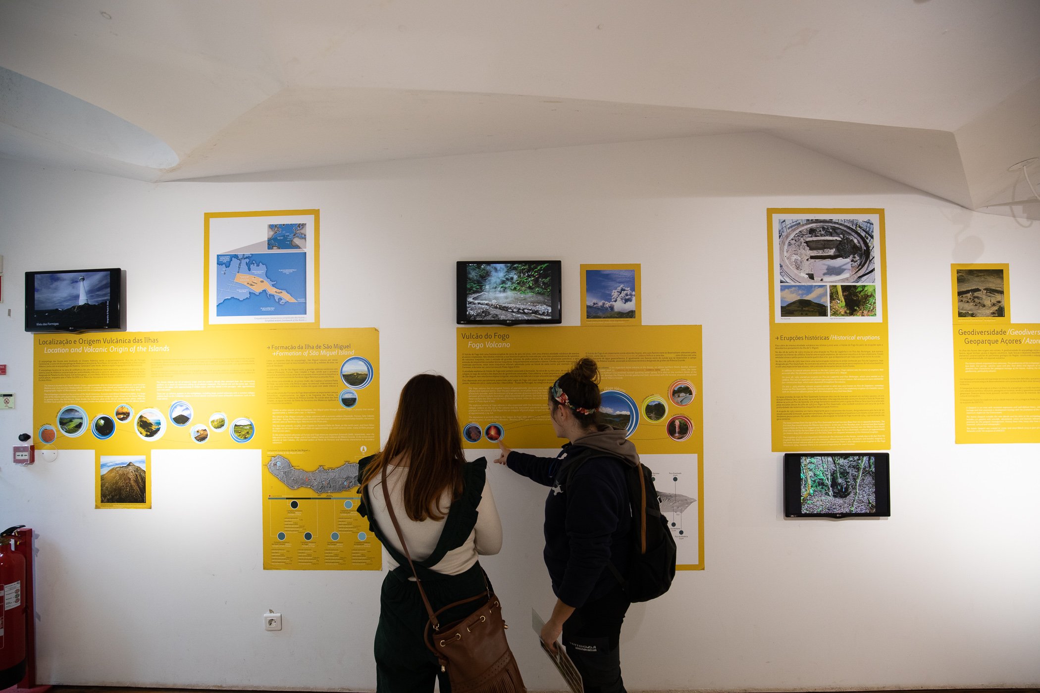 Lagoa do Fogo Volcano & Hot Springs Biologist-Led Tour